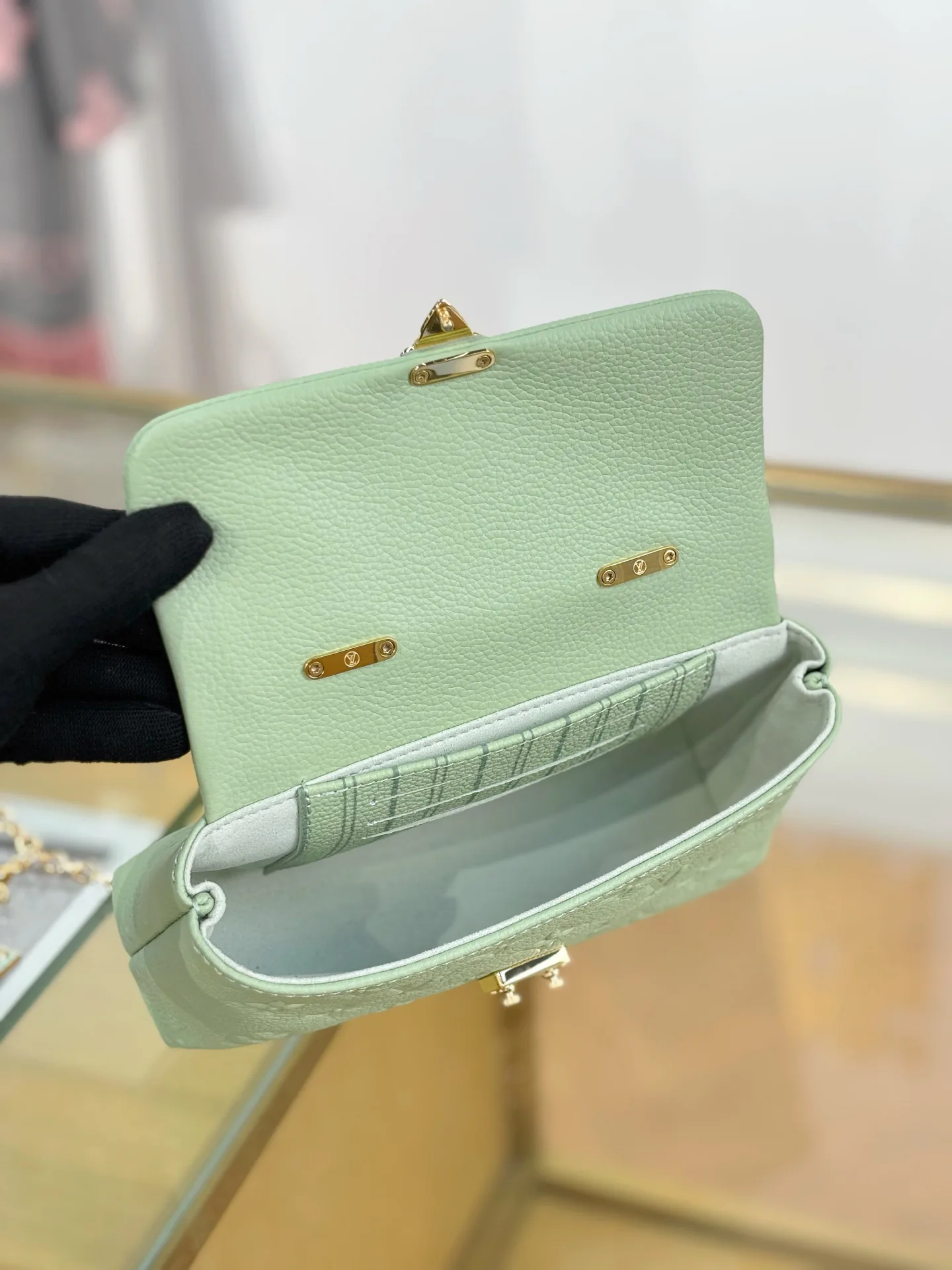 Women's Classic Handbags LOUIS VUITTON 17979805