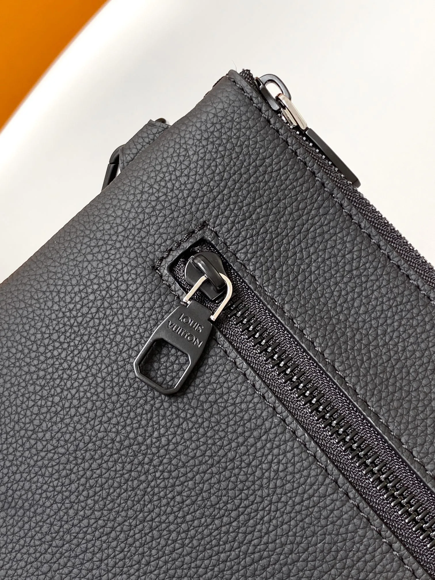 Women's Clutches LOUIS VUITTON 17943395