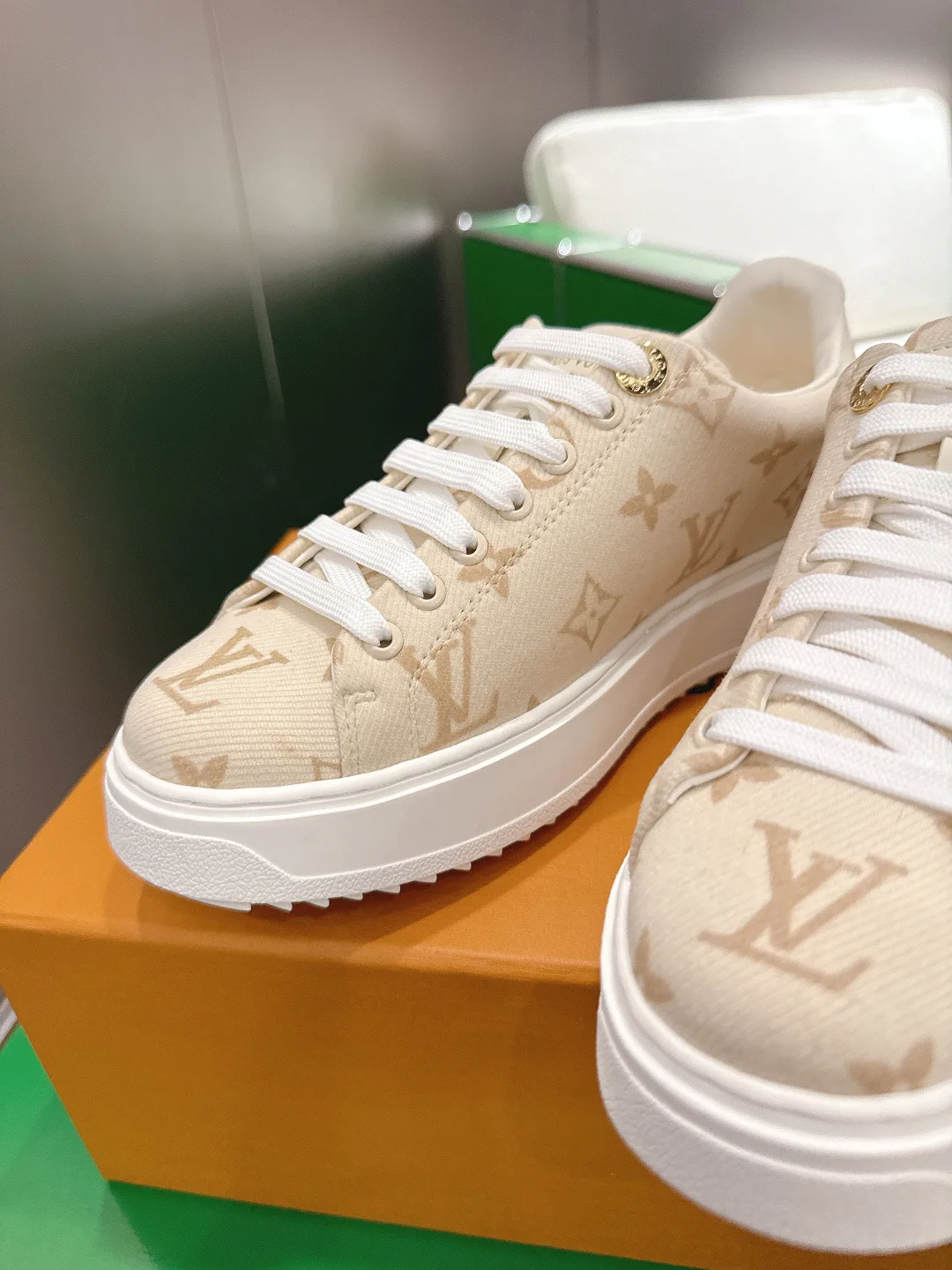 Кроссовки Женские Louis Vuitton 18677725