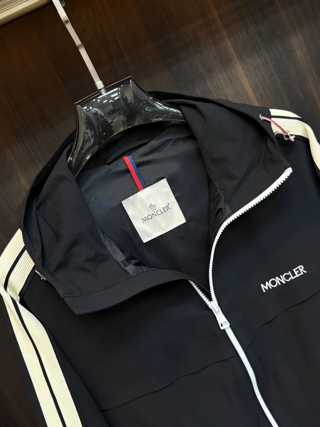 Women's Jackets And Down Jackets MONCLER 18157358