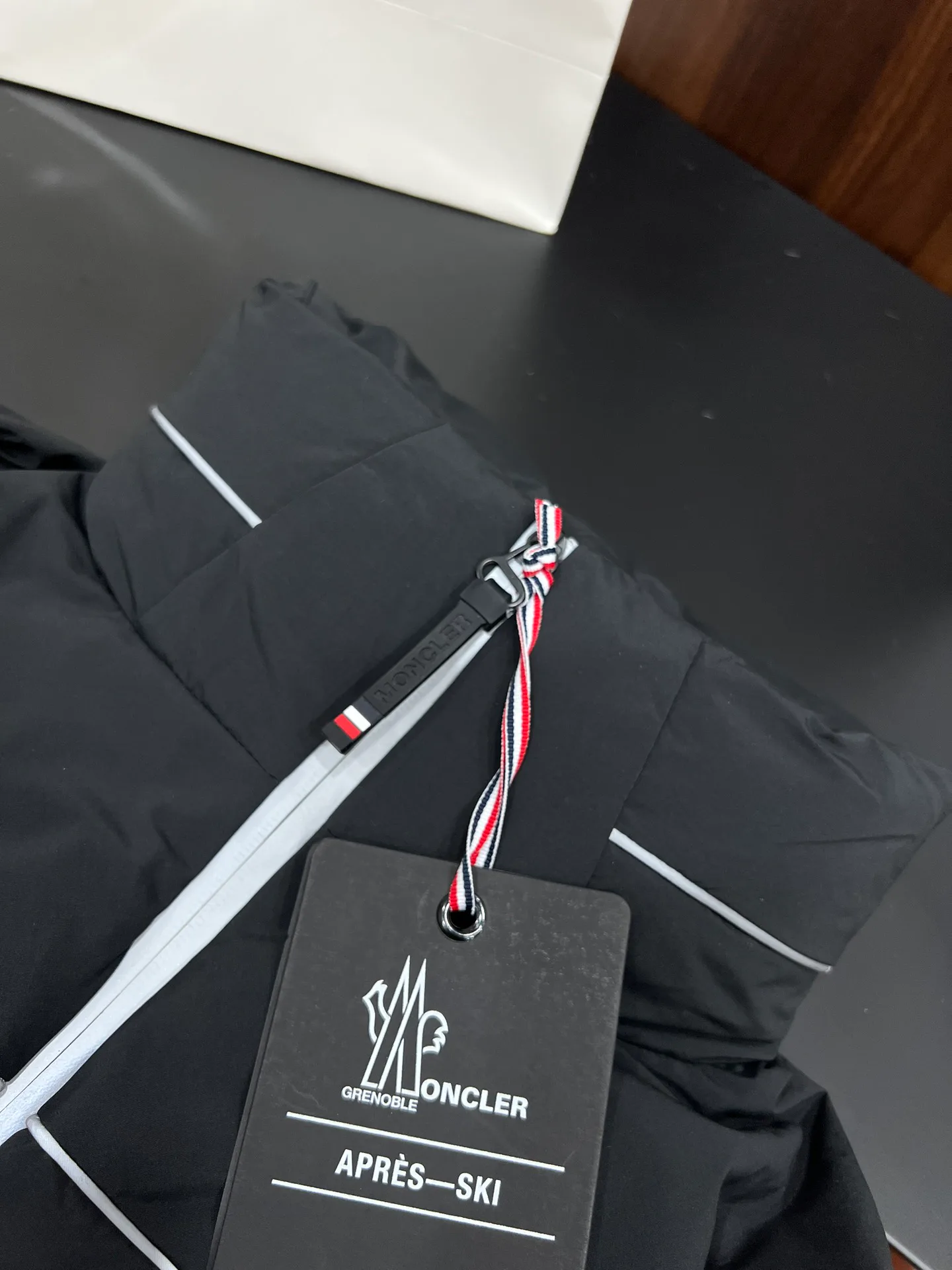 Women's Jackets And Down Jackets MONCLER 17888374
