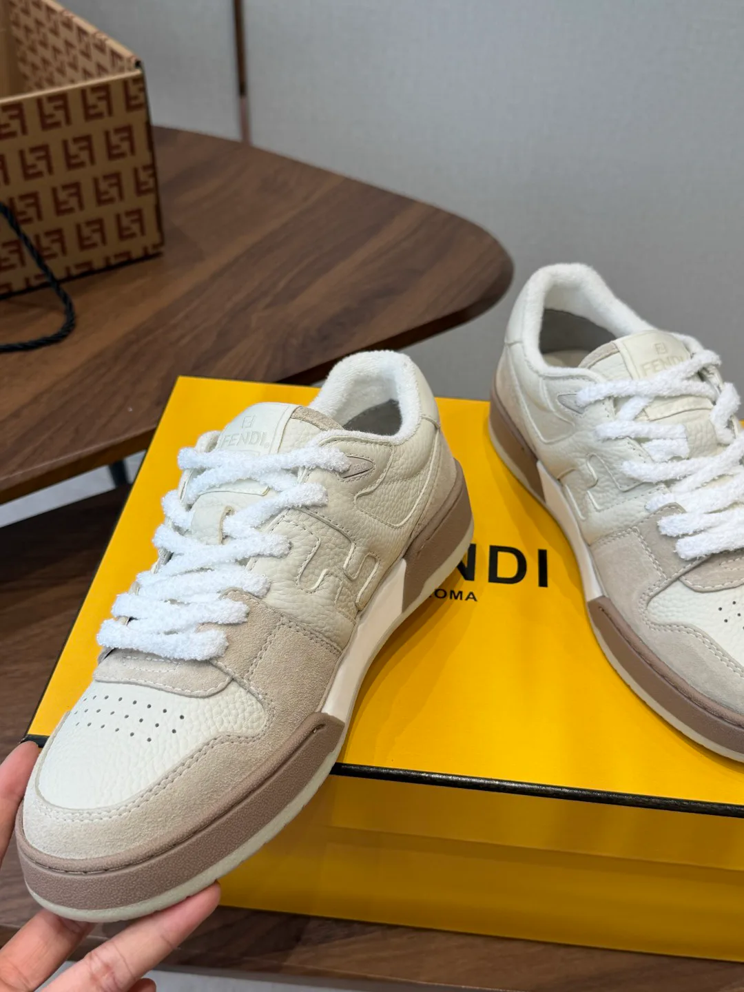 Women's Sneakers FENDI 17908427