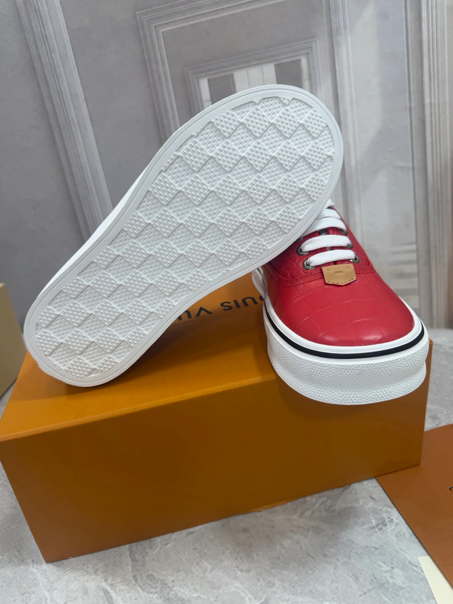 Women's Sneakers LOUIS VUITTON 18190054