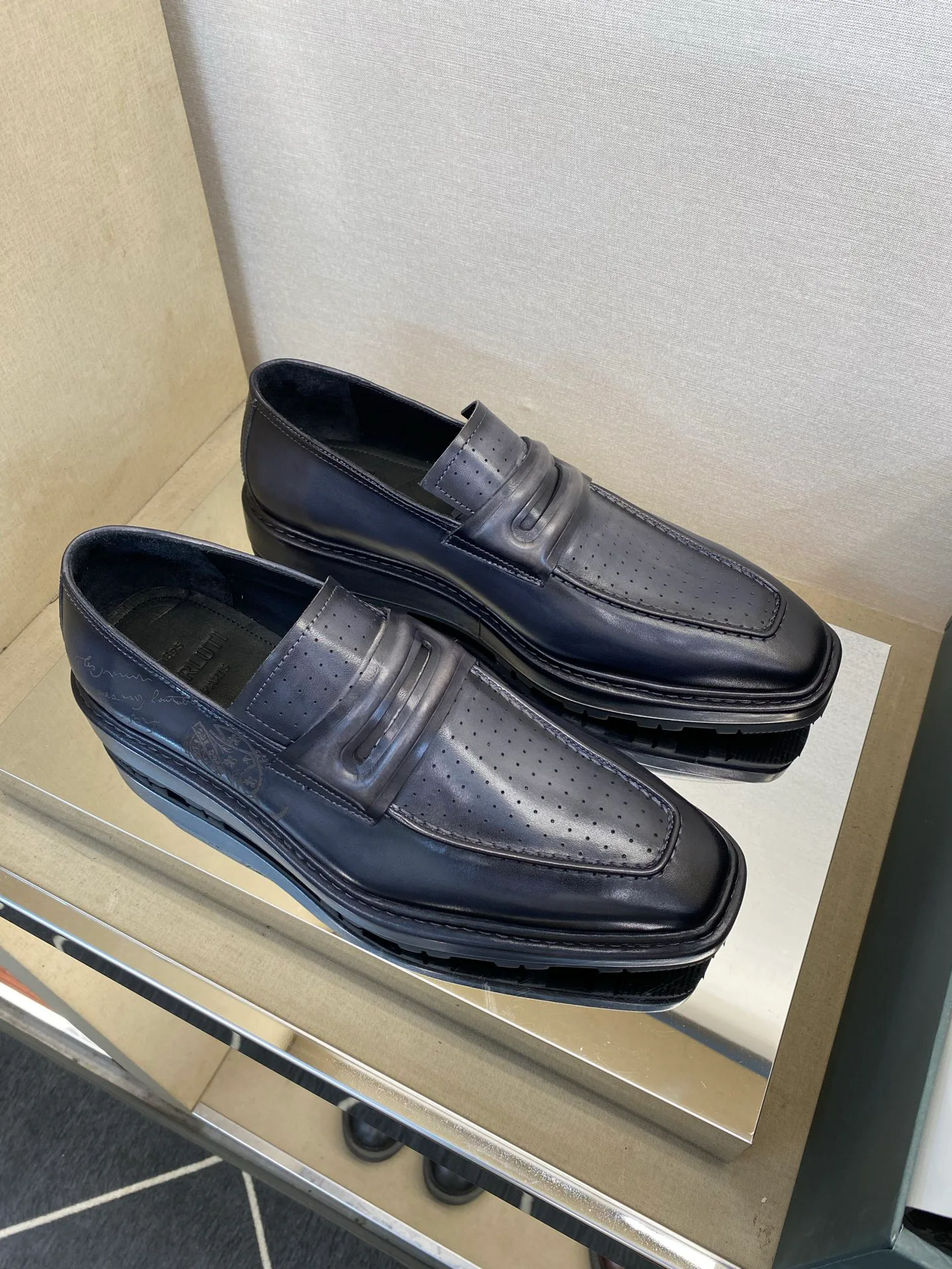 Men's Loafers And Dress Shoes BERLUTI 17971815
