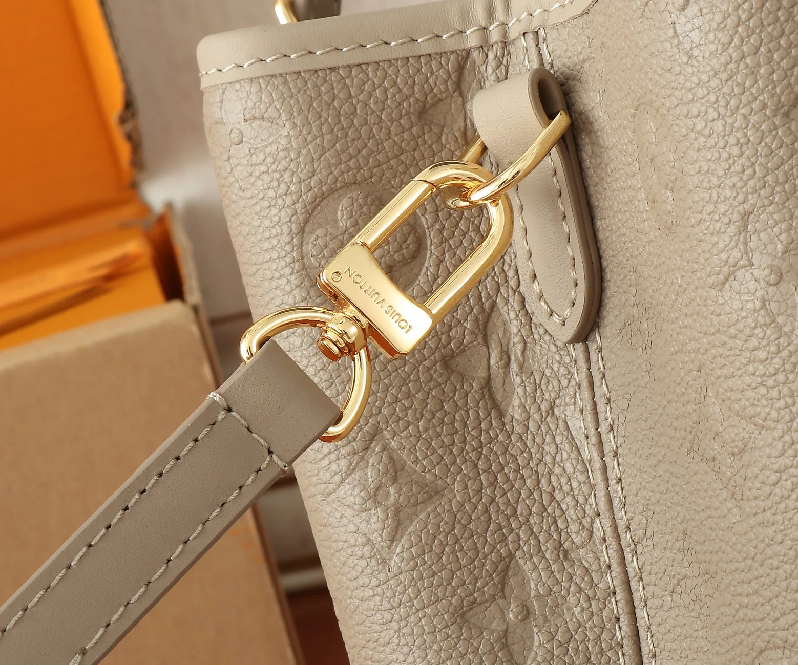 Women's Classic Handbags LOUIS VUITTON 17615675