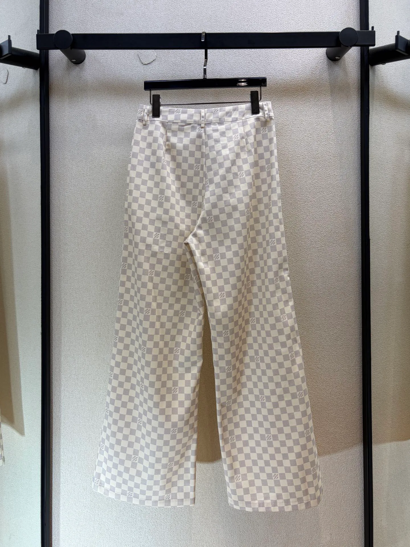Women's Trousers LOUIS VUITTON 18203404