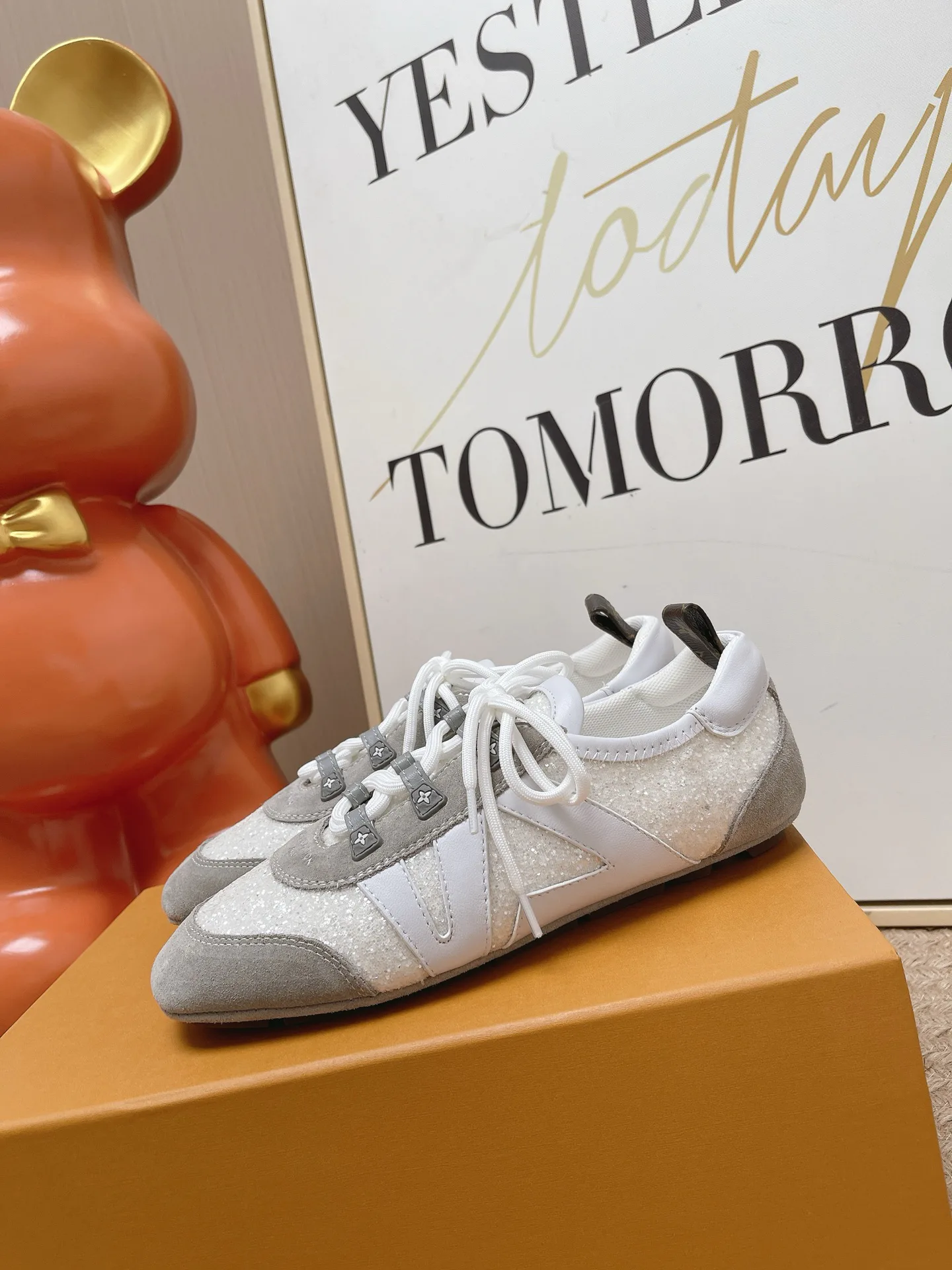 Women's Sneakers LOUIS VUITTON 17449398