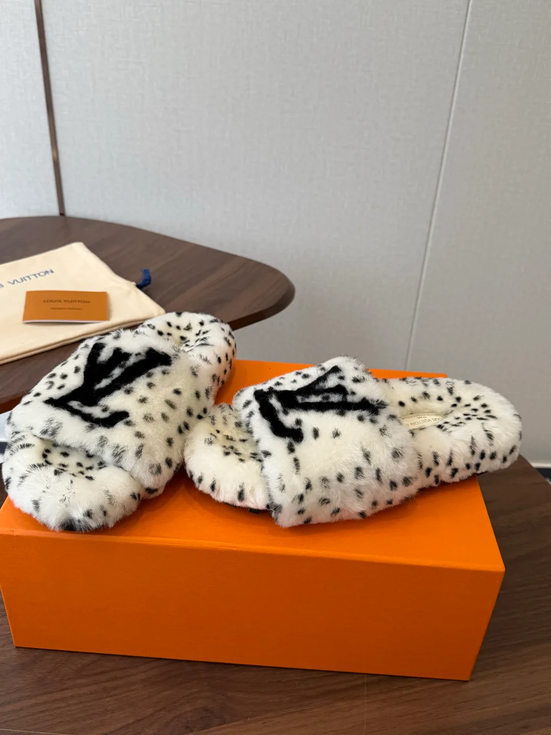 Women's Slippers LOUIS VUITTON 18182965