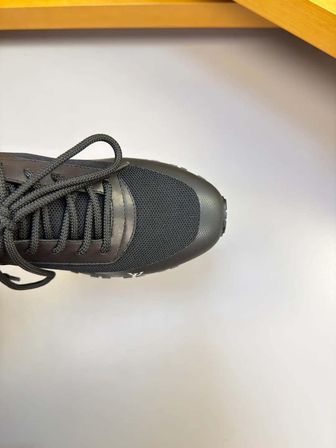 Men's Sneakers LOUIS VUITTON 17955084