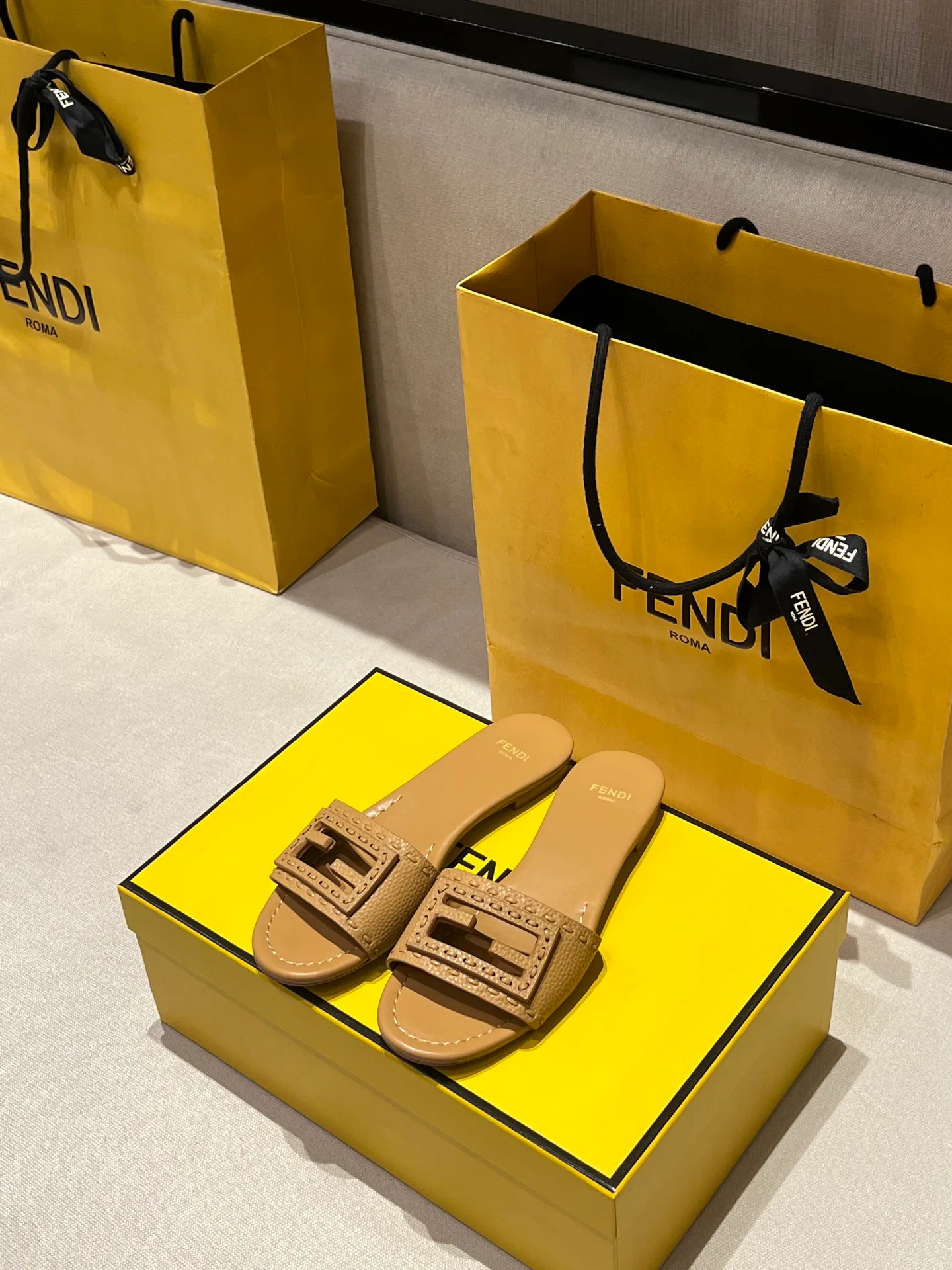 Women's Flip-Flops FENDI 17594291