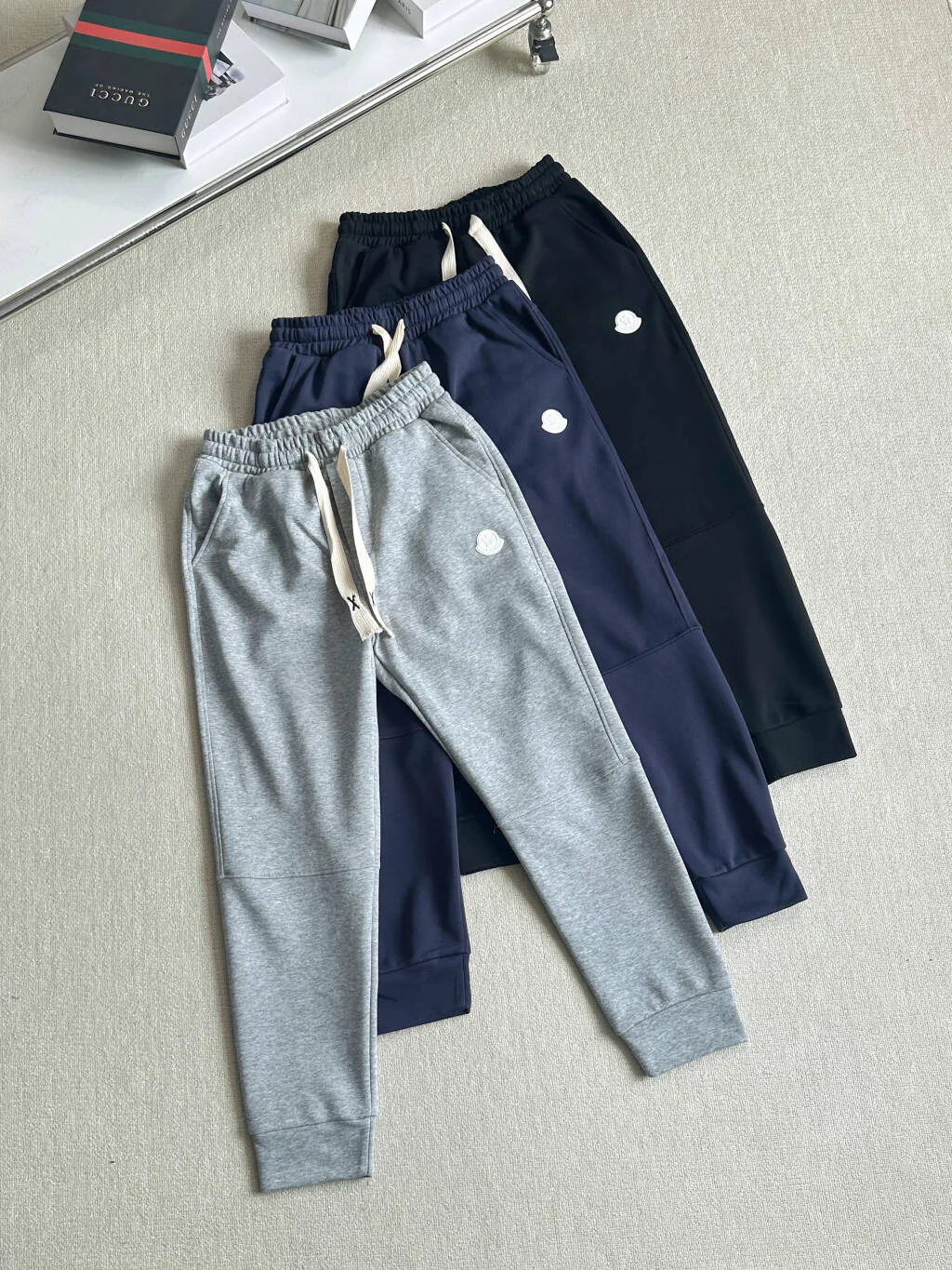 Men's Trousers MONCLER 18069073
