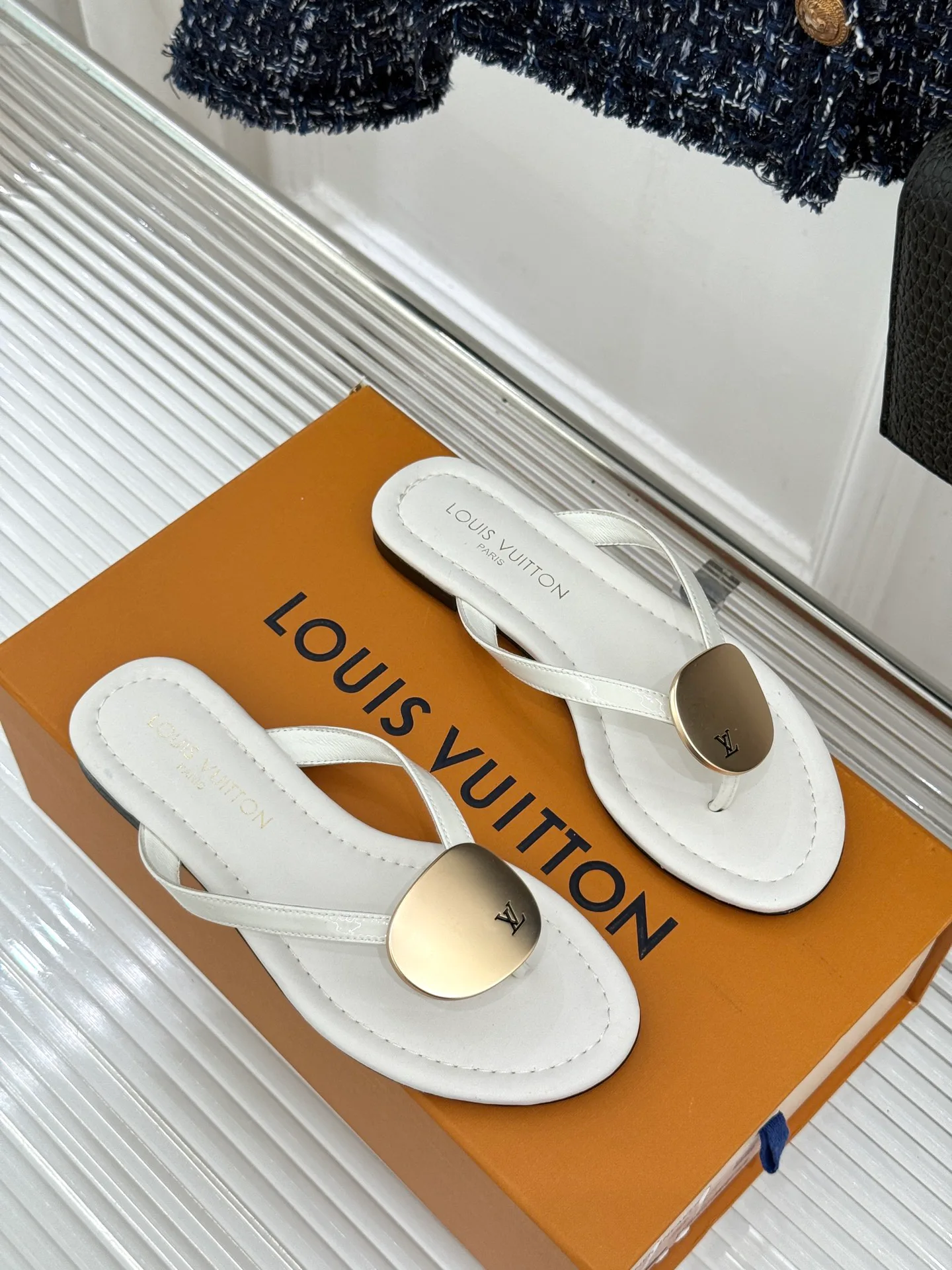 Women's Flip-Flops LOUIS VUITTON 17596990