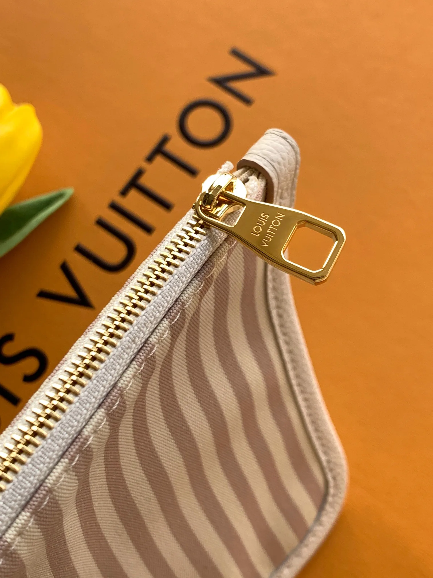 Women's Classic Handbags LOUIS VUITTON 18156577