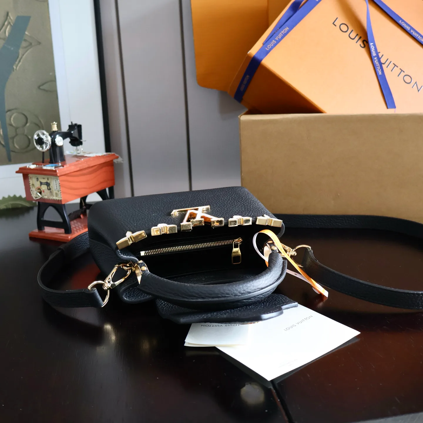 Women's Classic Handbags LOUIS VUITTON 18323043