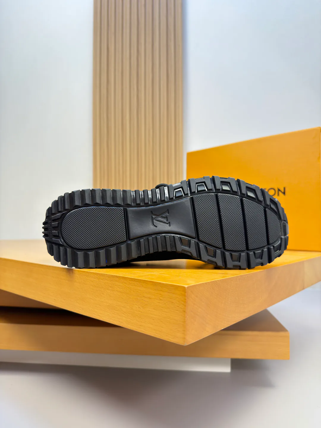 Men's Sneakers LOUIS VUITTON 17955084