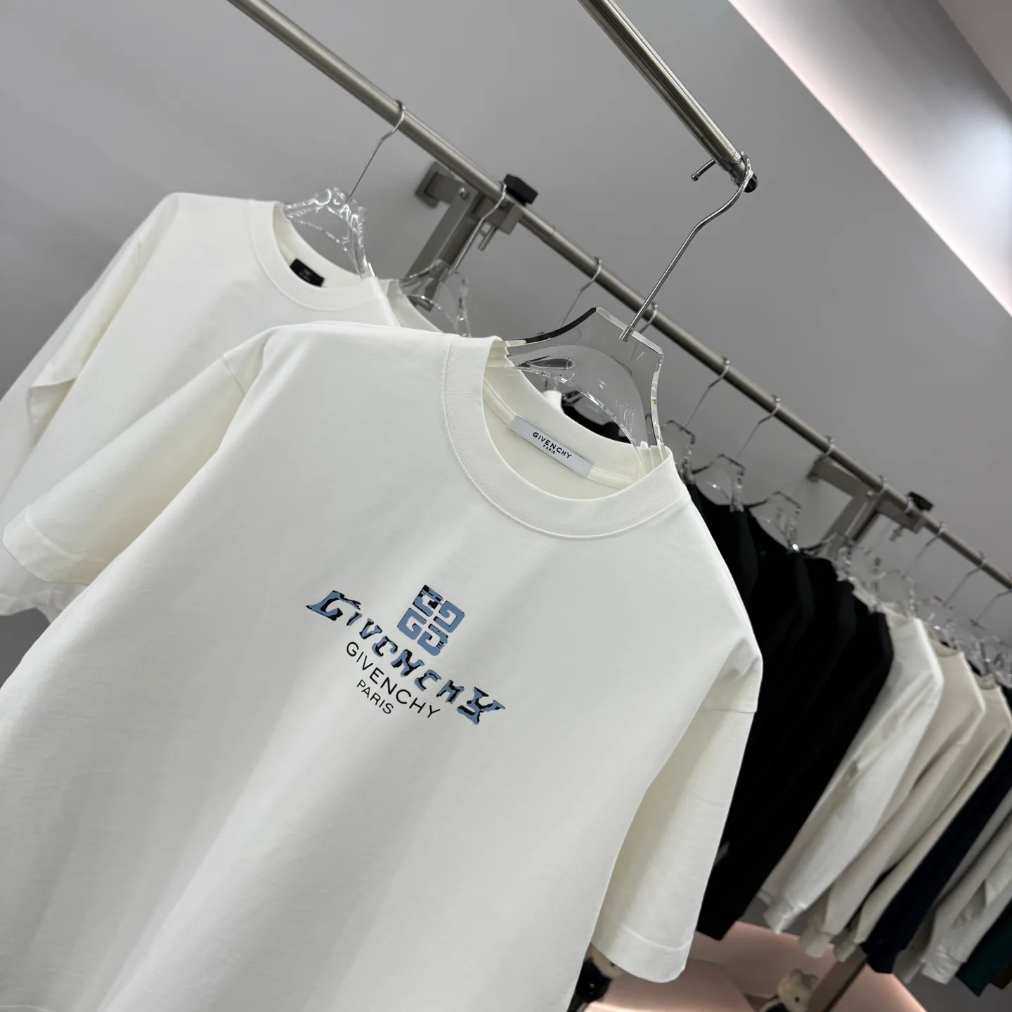 Men's T-Shirts GIVENCHY 17974723