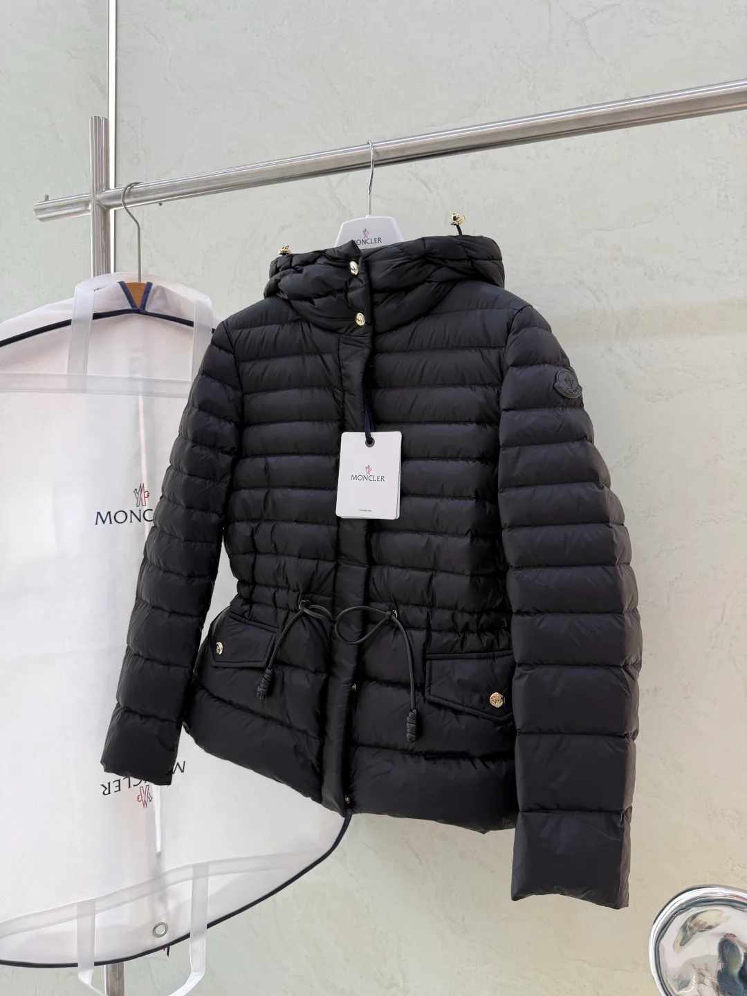 Women's Jackets And Down Jackets MONCLER 18043551