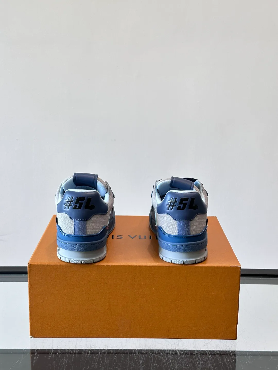Men's Sneakers LOUIS VUITTON 17588543
