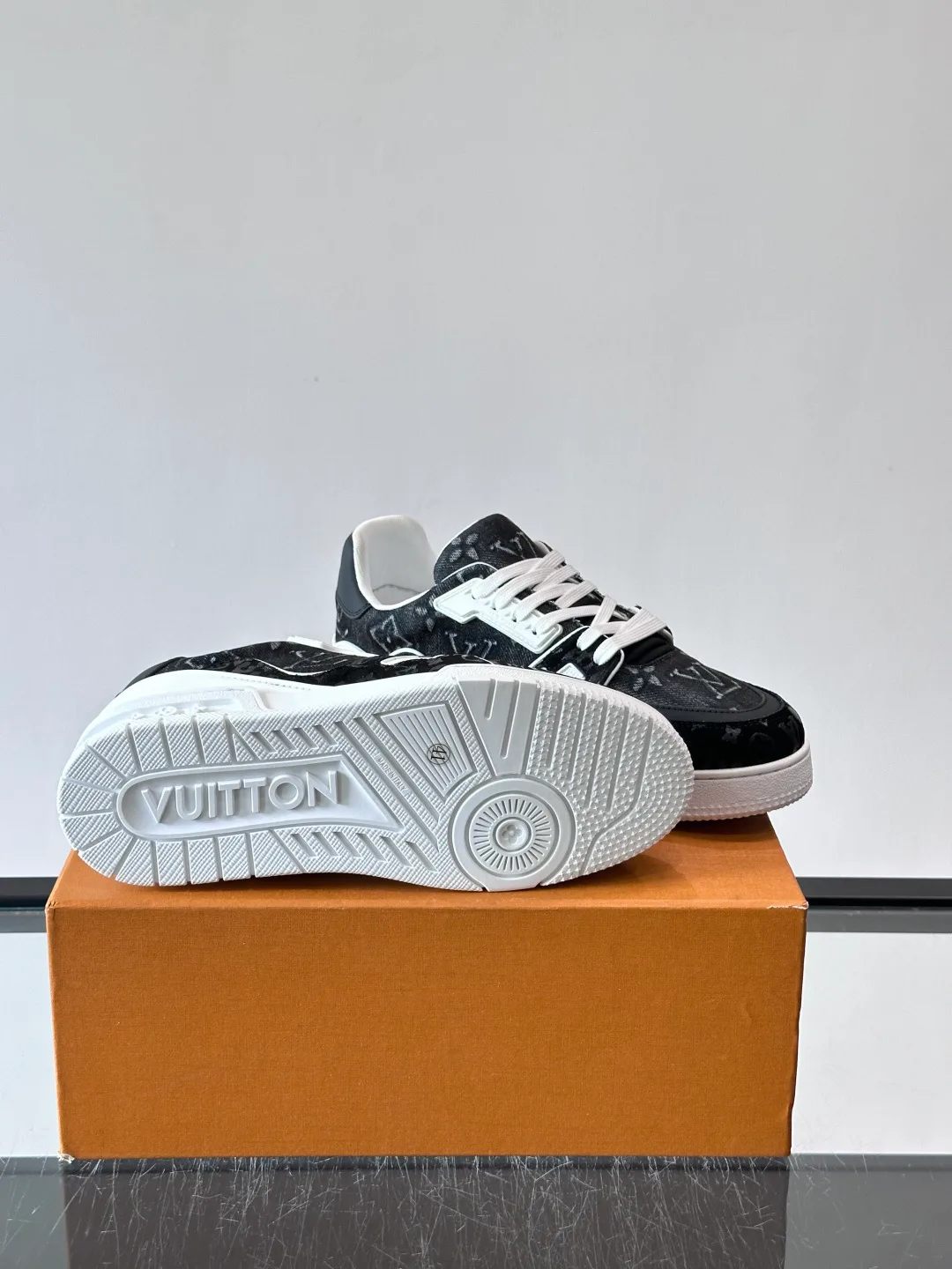 Men's Sneakers LOUIS VUITTON 17466869