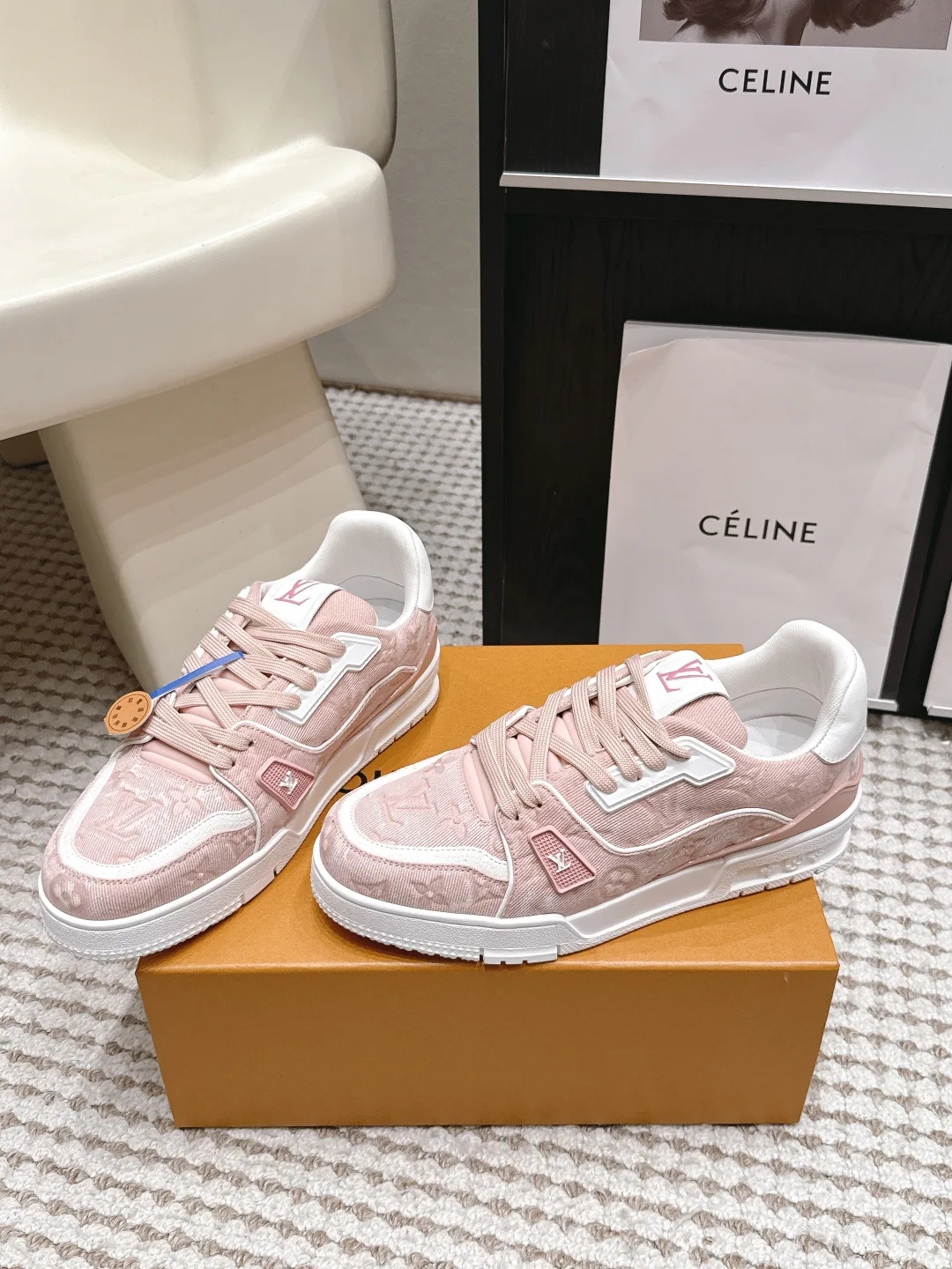 Women's Sneakers LOUIS VUITTON 17657681
