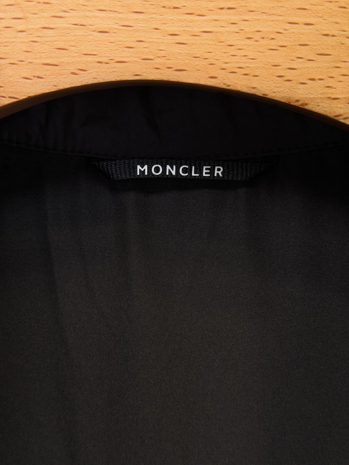 Men's Jackets And Down Jackets MONCLER 18084361