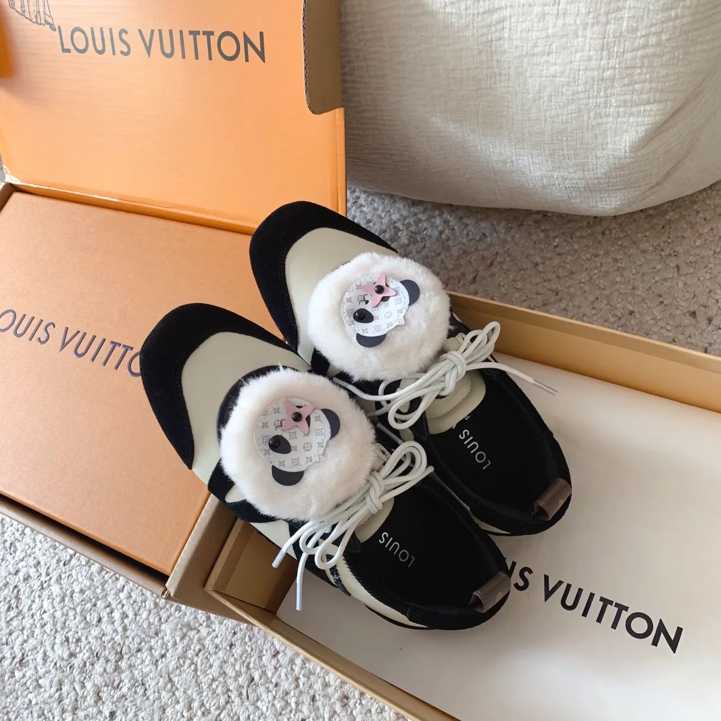 Women's Sneakers LOUIS VUITTON 18375801
