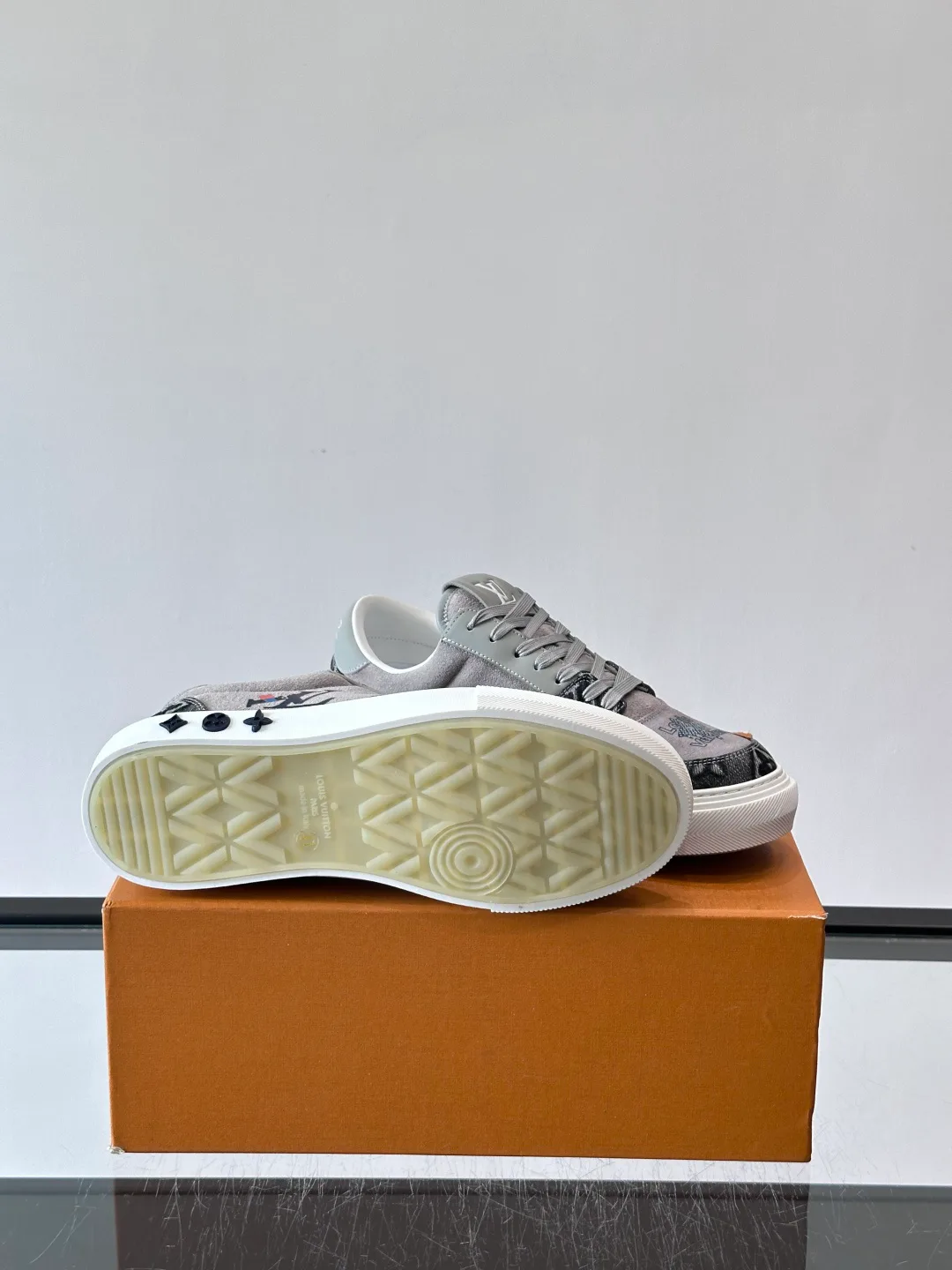 Women's Sneakers LOUIS VUITTON 17037735