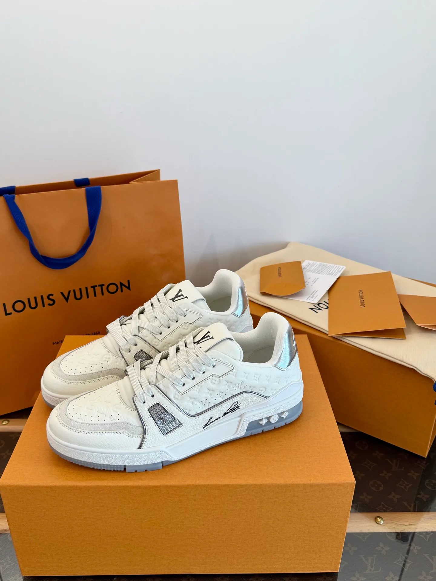 Women's Sneakers LOUIS VUITTON 18354046