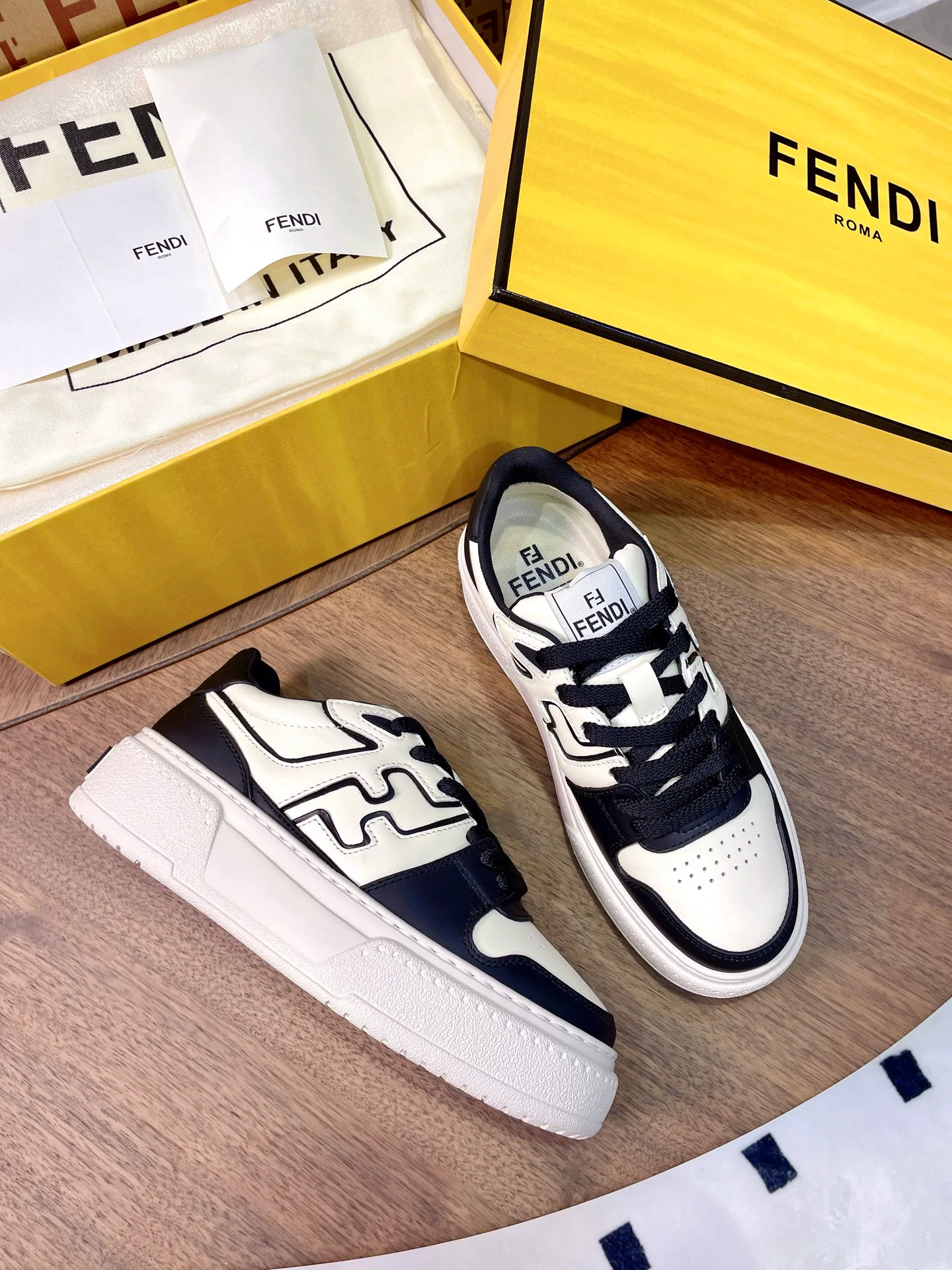 Women's Sneakers FENDI 17957335