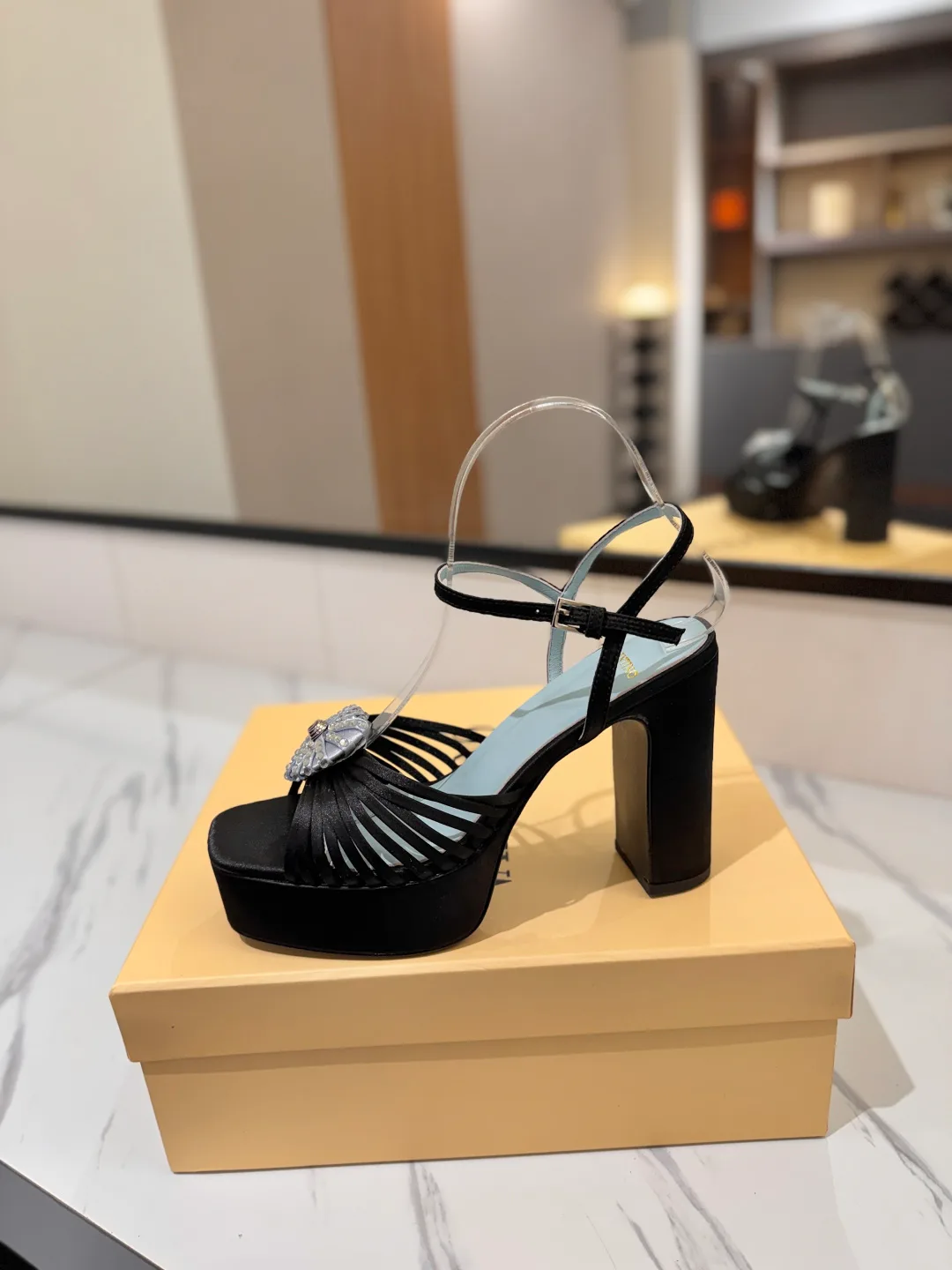Women's Open-Toe Sandals VALENTINO 18134893
