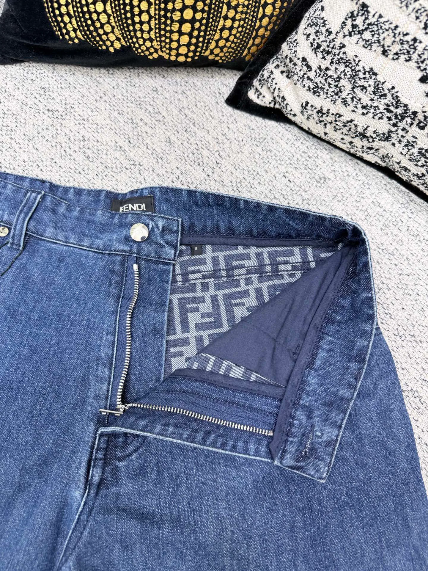 Men's Shorts FENDI 18074039