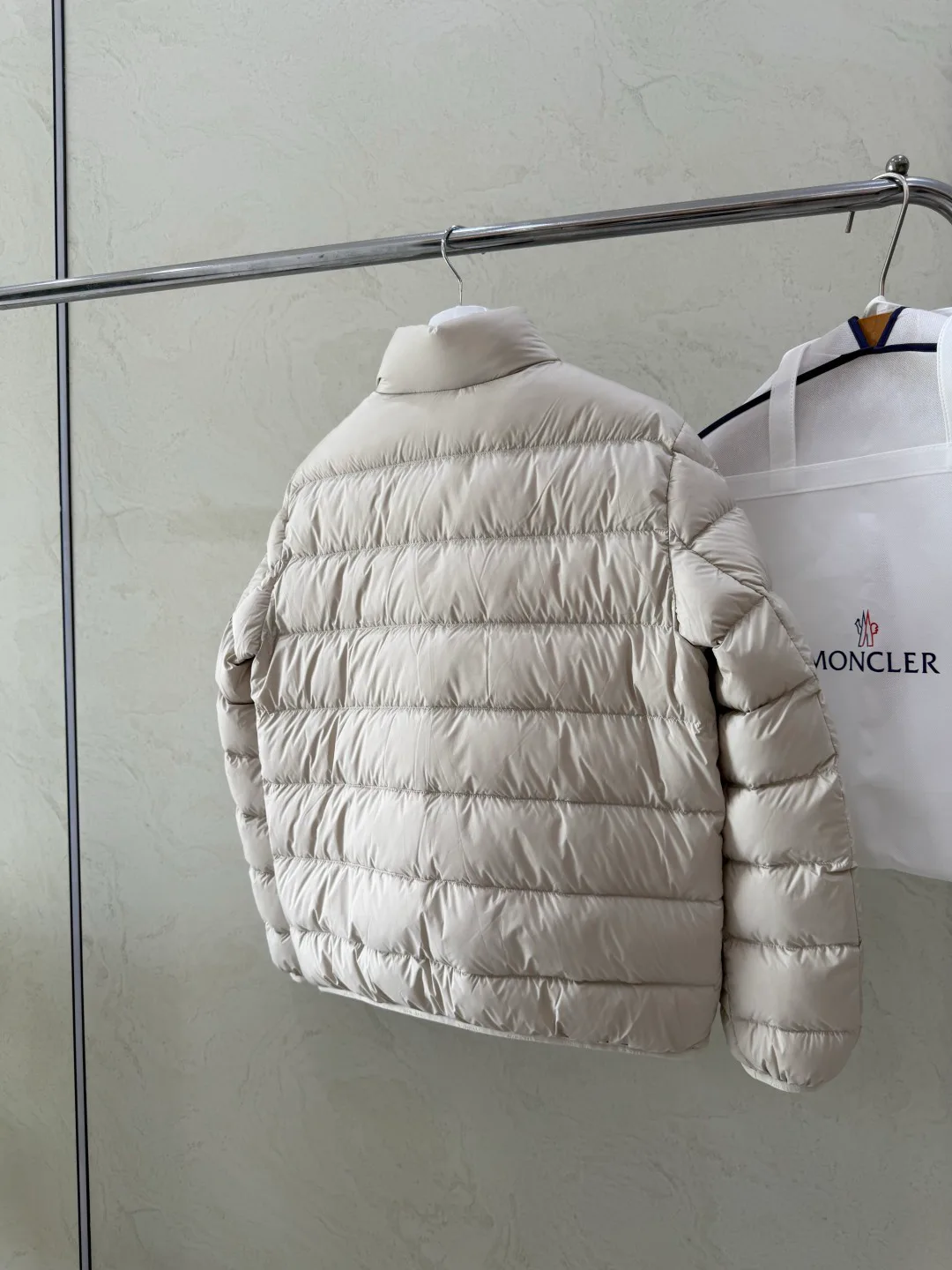 Women's Jackets And Down Jackets MONCLER 18376102