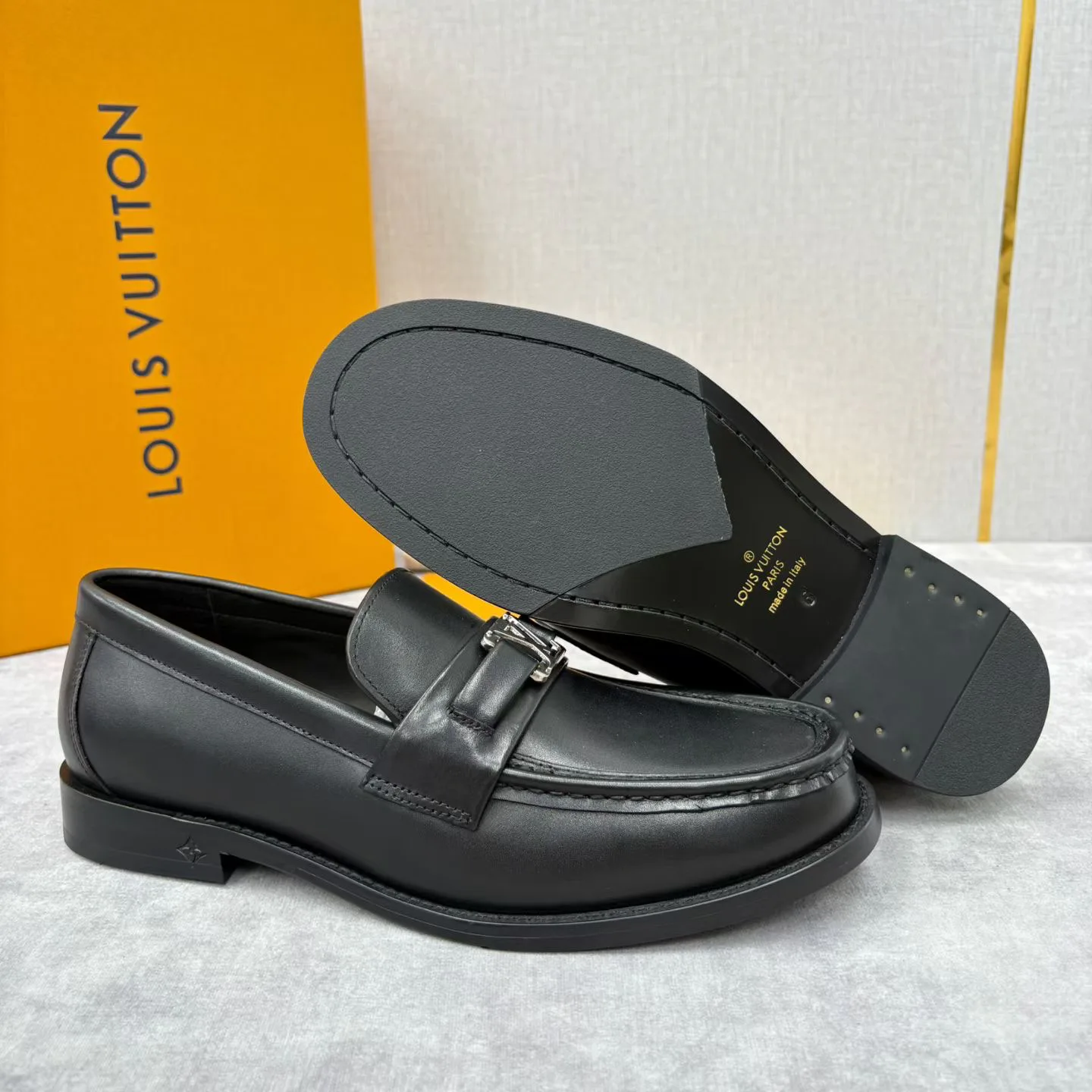 Men's Loafers And Dress Shoes LOUIS VUITTON 18193956