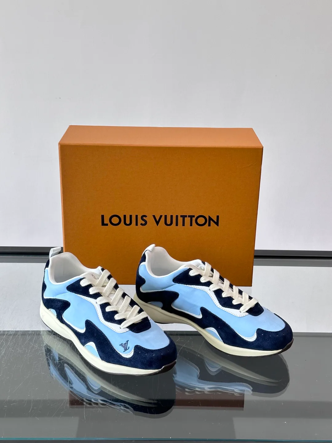 Men's Sneakers LOUIS VUITTON 17869453