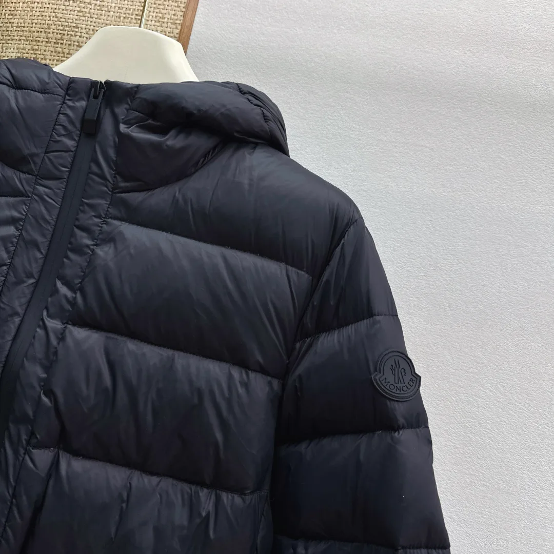 Women's Jackets And Down Jackets MONCLER 18345002