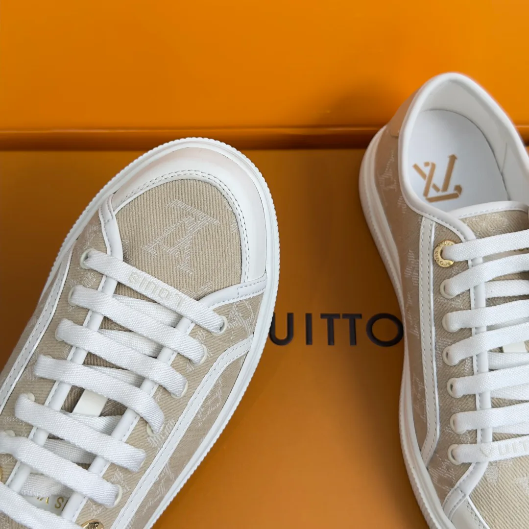 Women's Sneakers LOUIS VUITTON 17950711