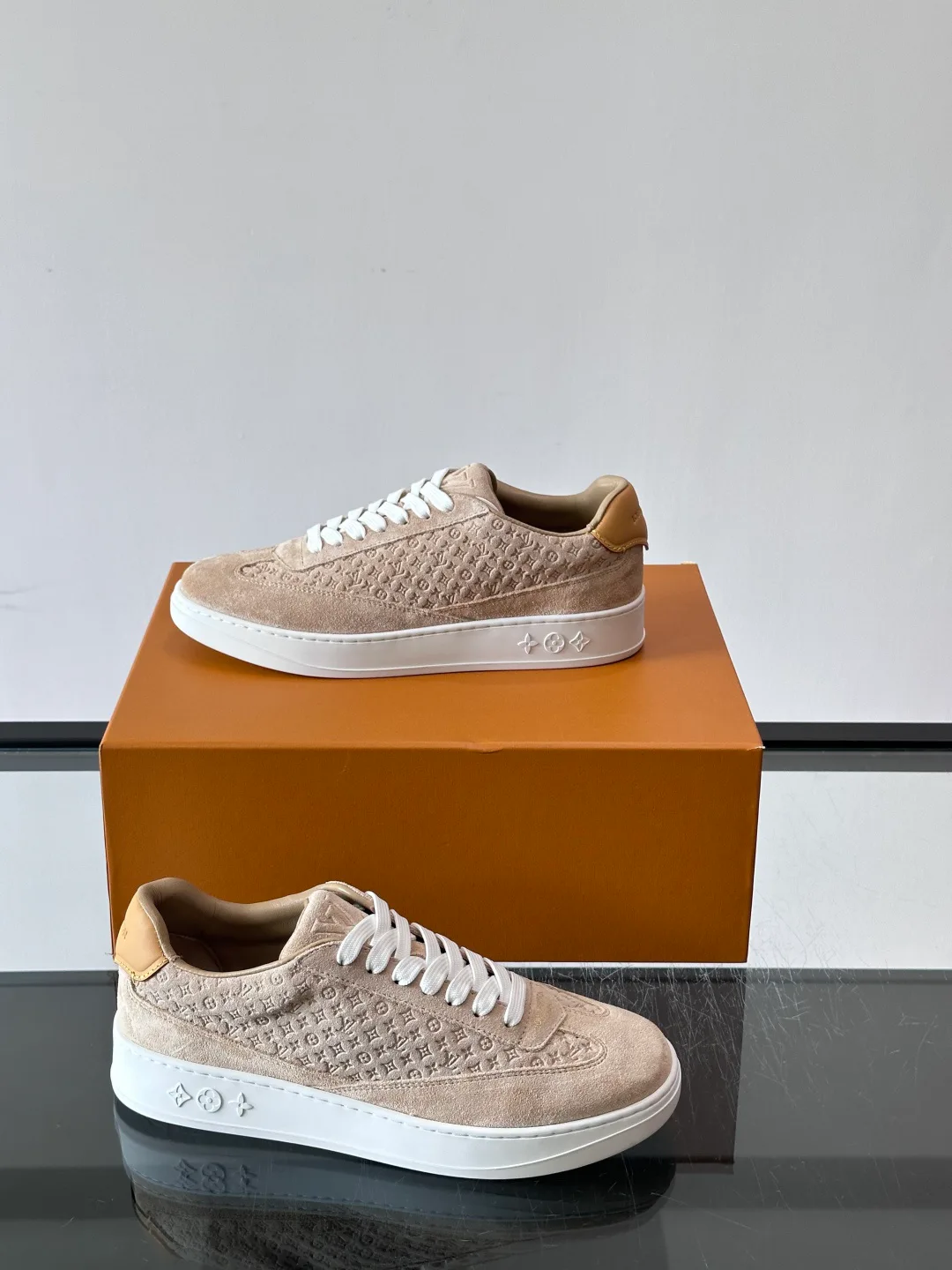 Men's Sneakers LOUIS VUITTON 17646125