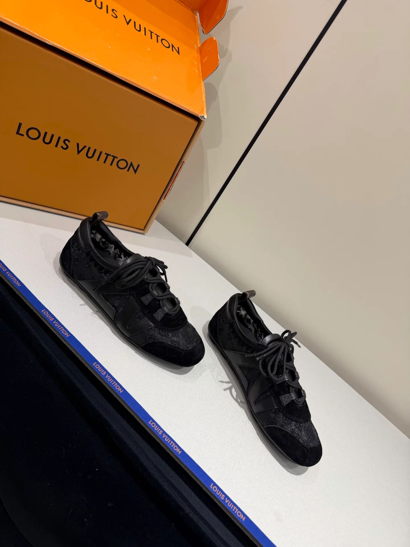 Women's Sneakers LOUIS VUITTON 17934915