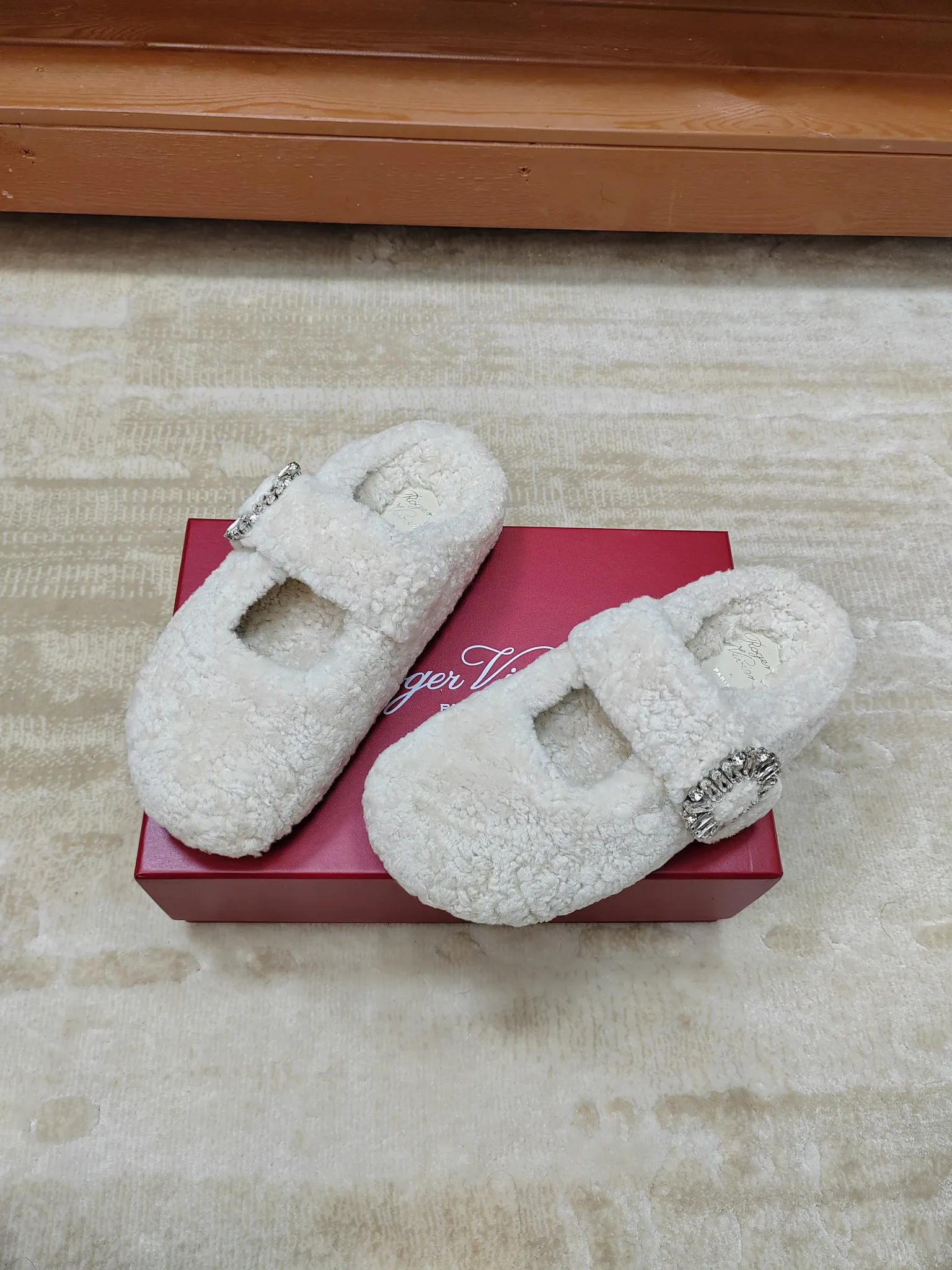 Women's Slippers ROGER VIVIER 17852285