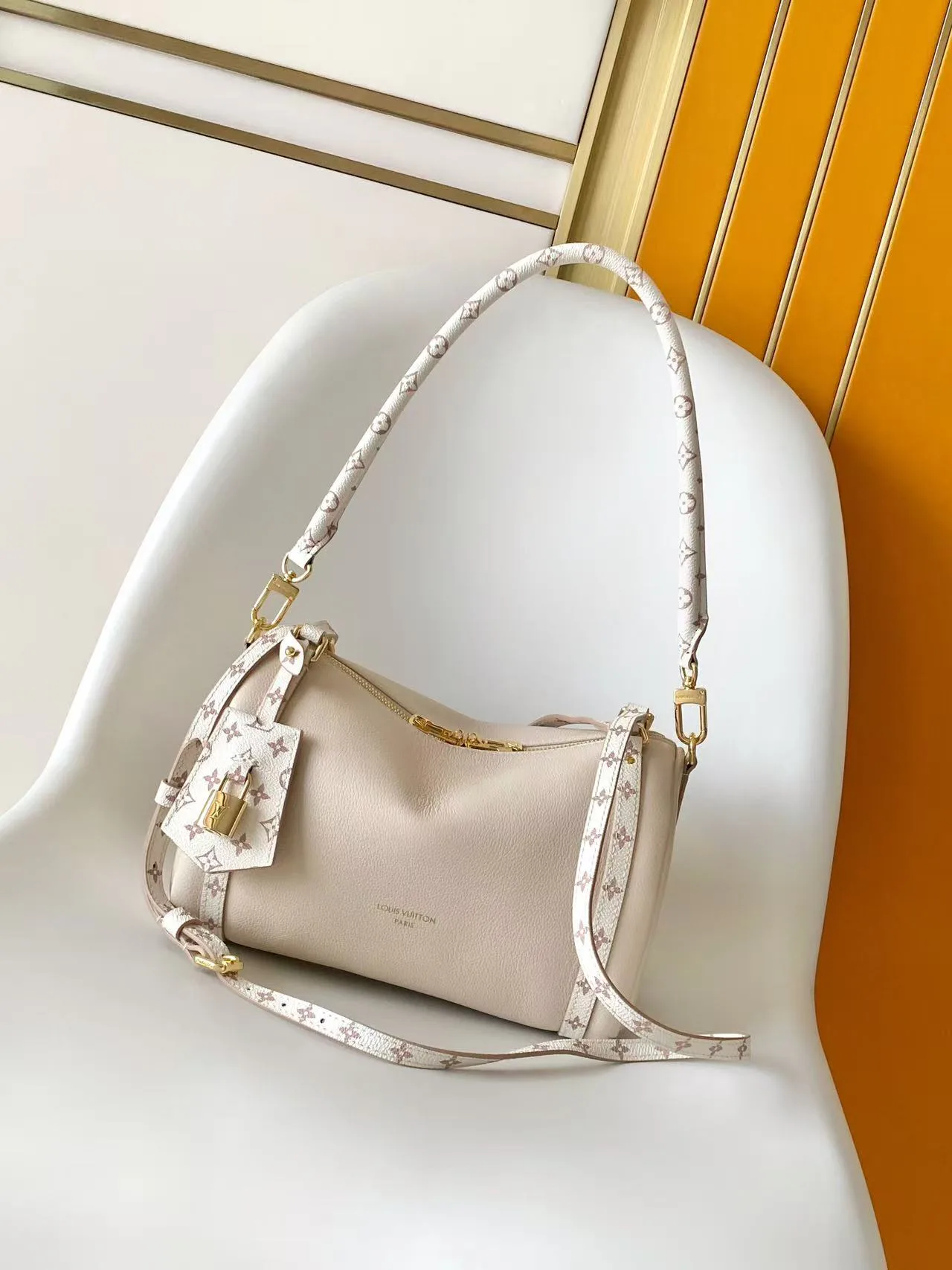 Women's Classic Handbags LOUIS VUITTON 17813547