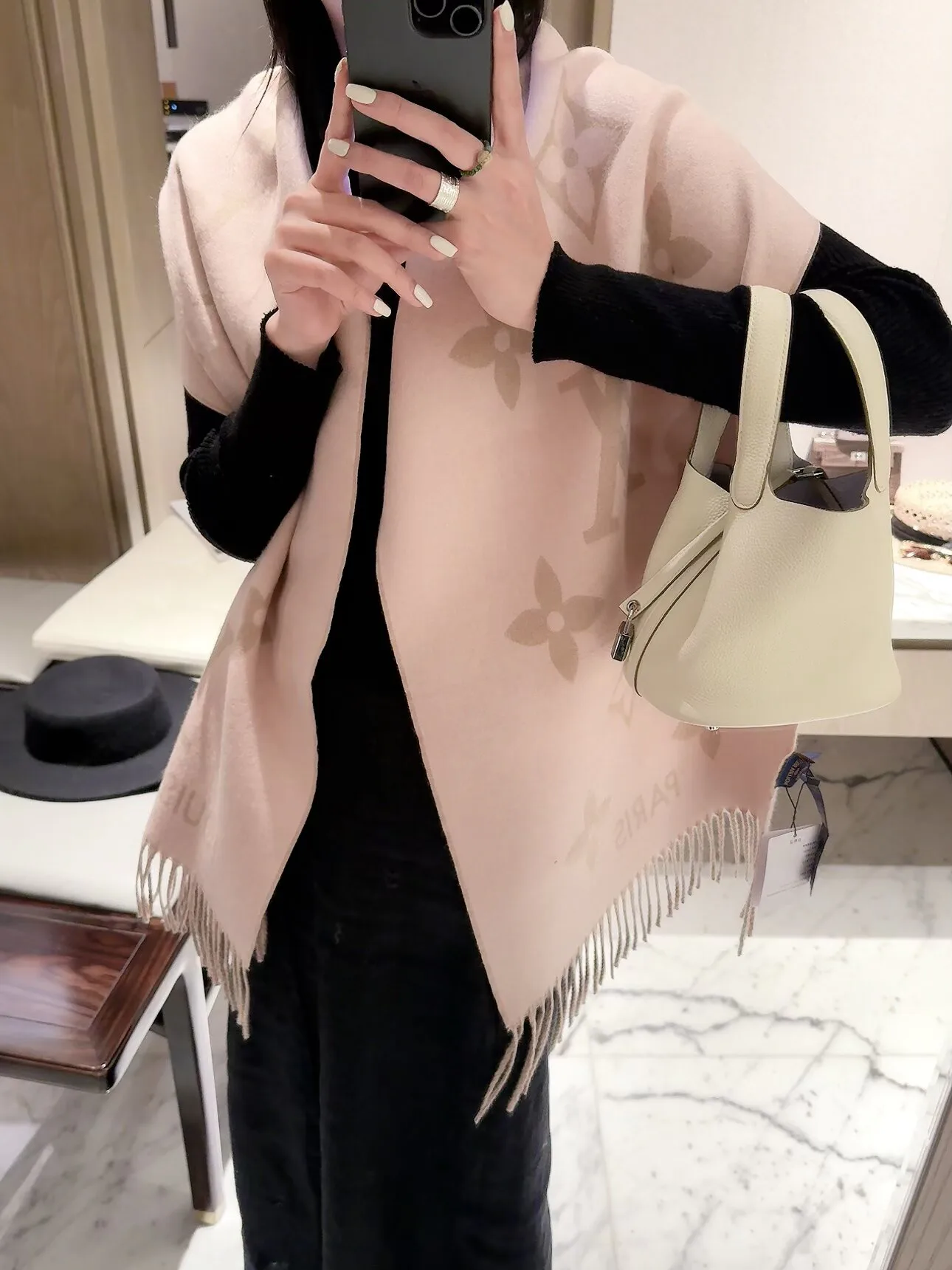 Scarves LOUIS VUITTON 18450155