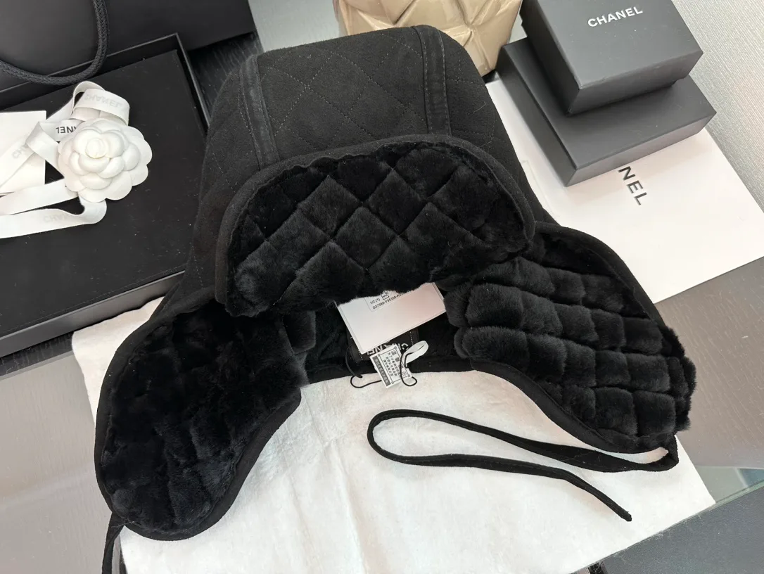 Hats CHANEL 18347668