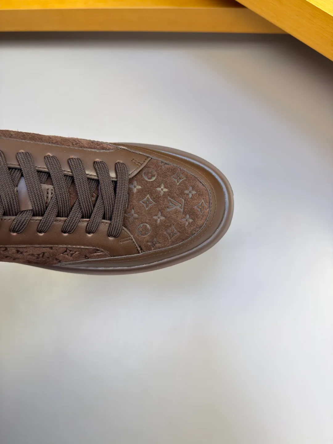 Women's Sneakers LOUIS VUITTON 17765802