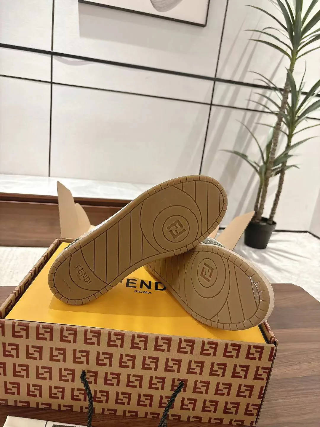 Women's Sneakers FENDI 18219519