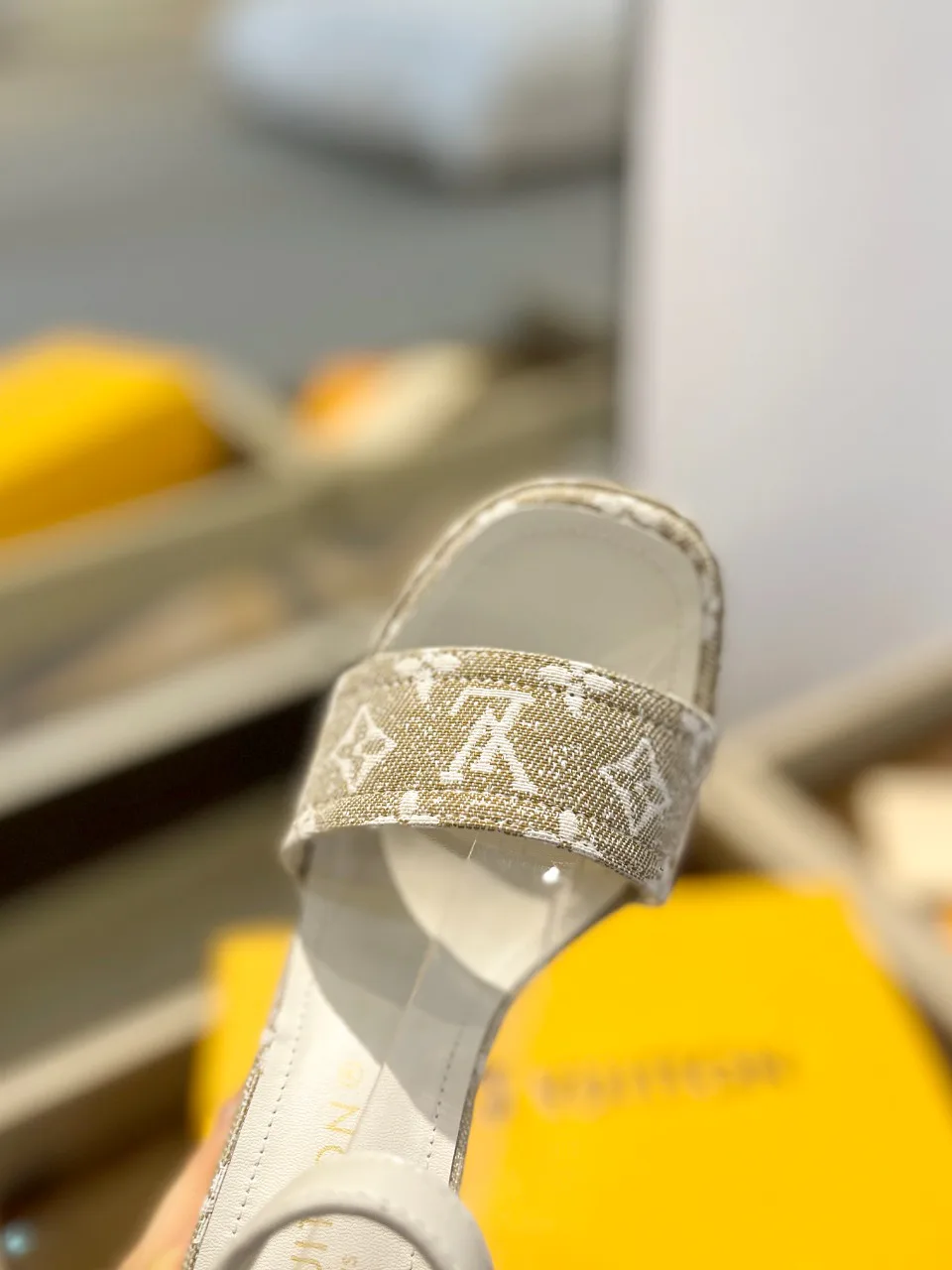 Women's Open-Toe Sandals LOUIS VUITTON 17946840