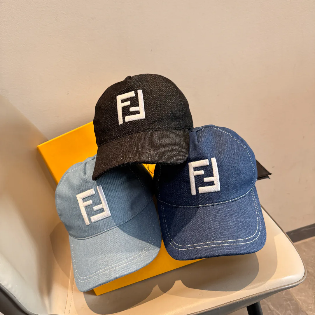 Hats FENDI 17515243