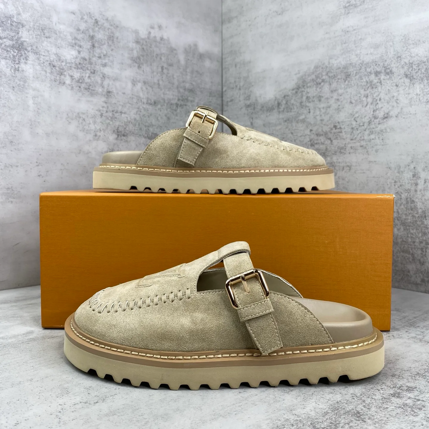 Women's Mules And Clogs LOUIS VUITTON 18464779