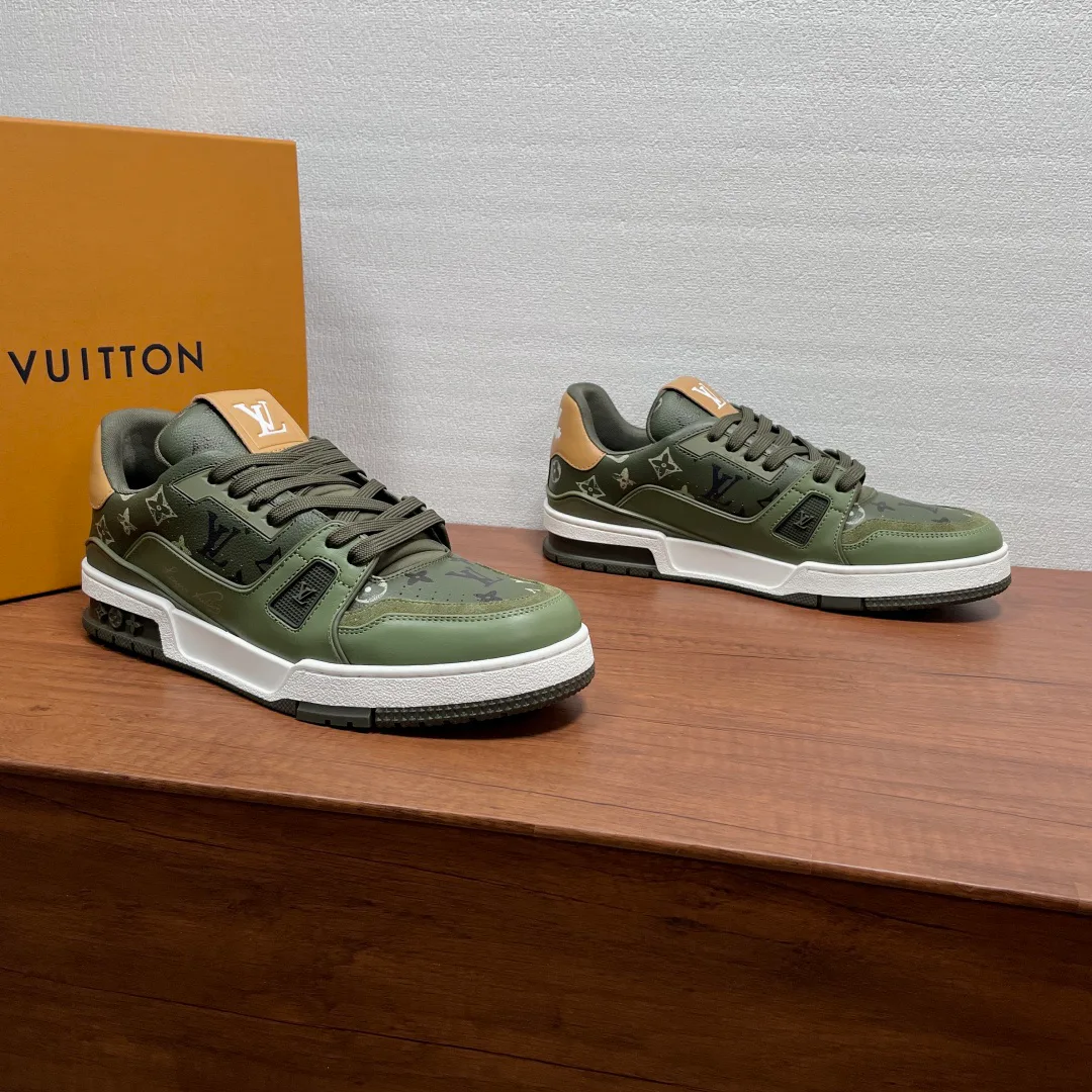 Кроссовки Мужские Louis Vuitton 18597365