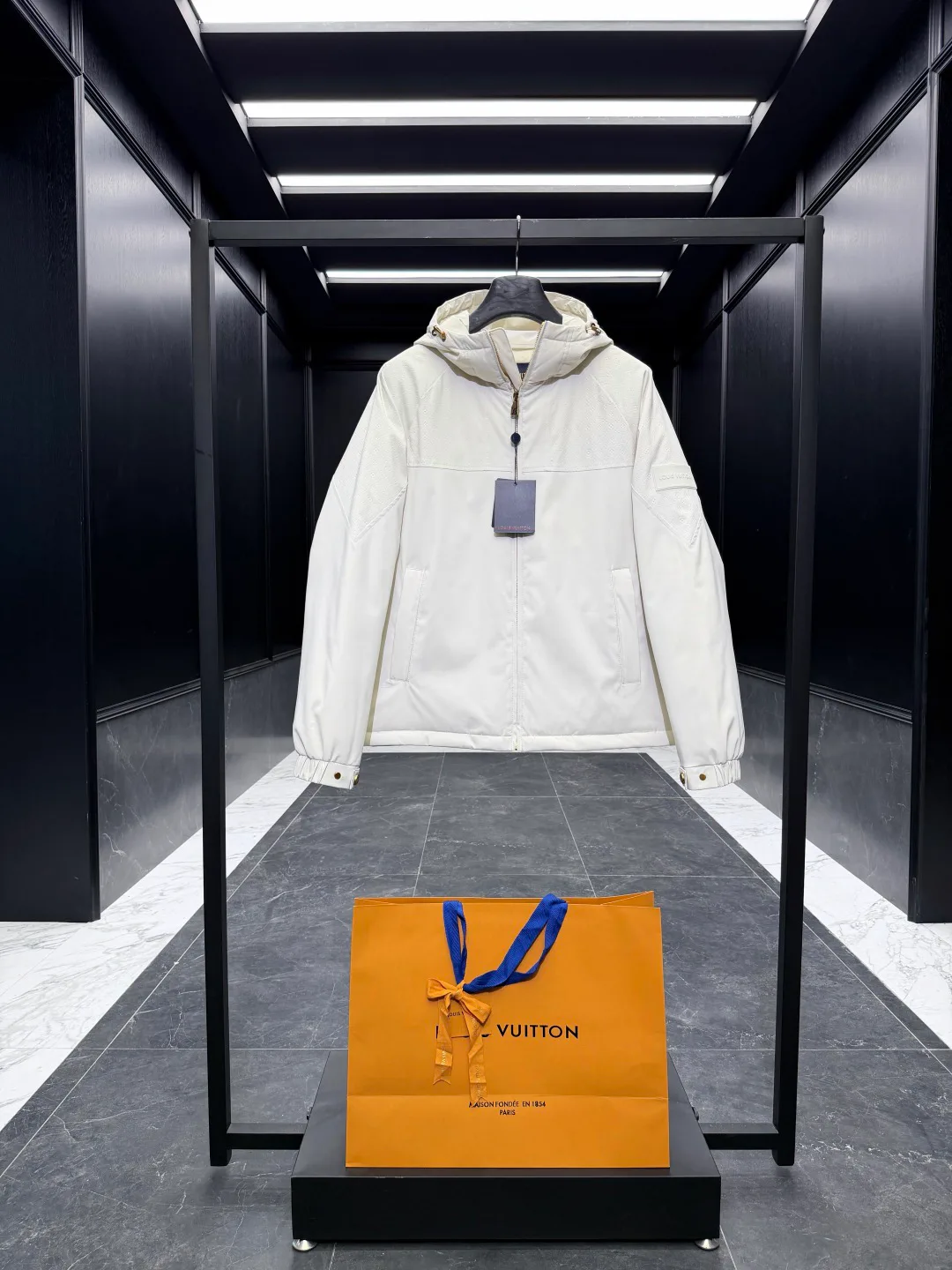 Men's Jackets And Down Jackets LOUIS VUITTON 18007719