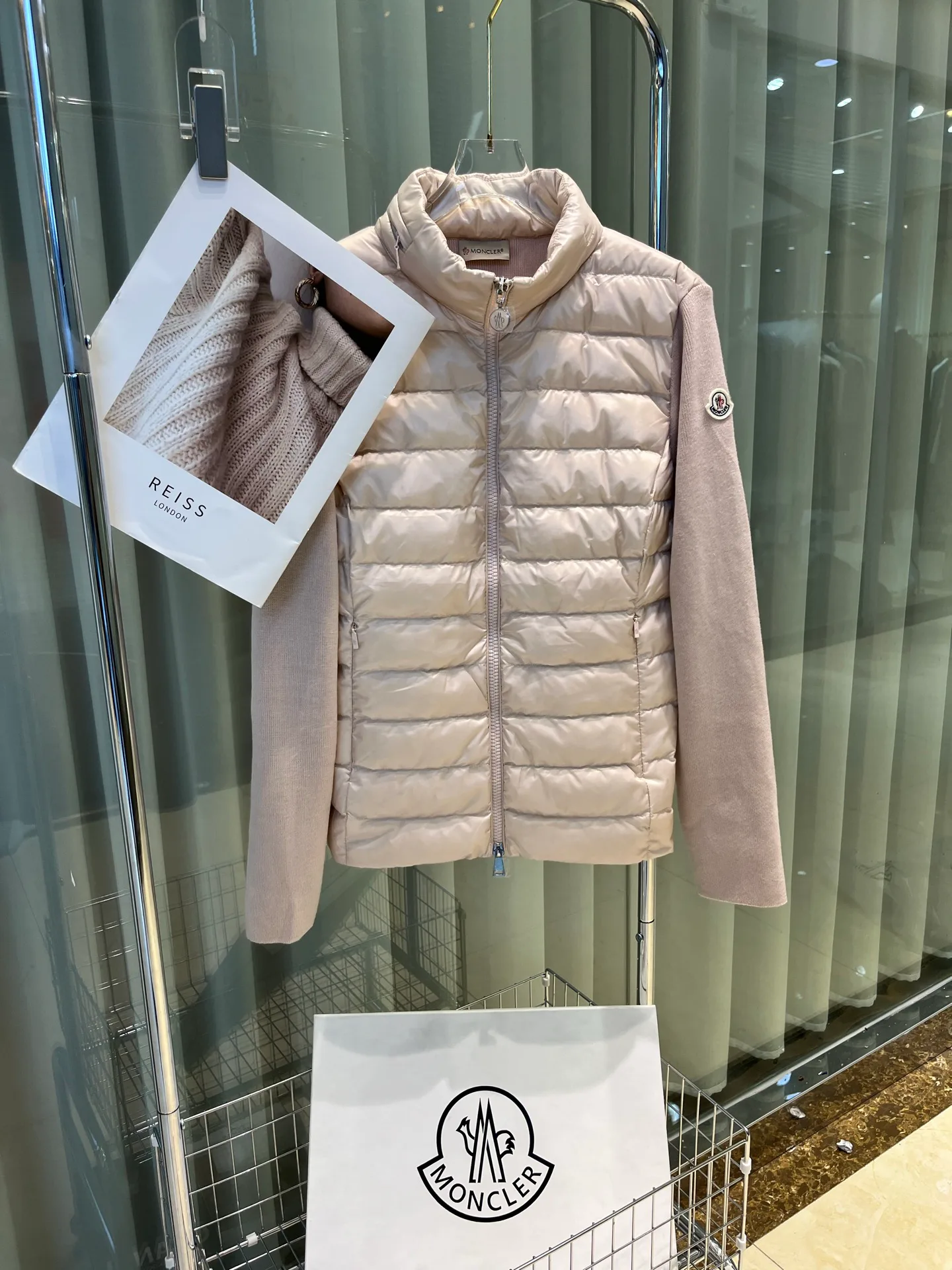Women's Jackets And Down Jackets MONCLER 18204179
